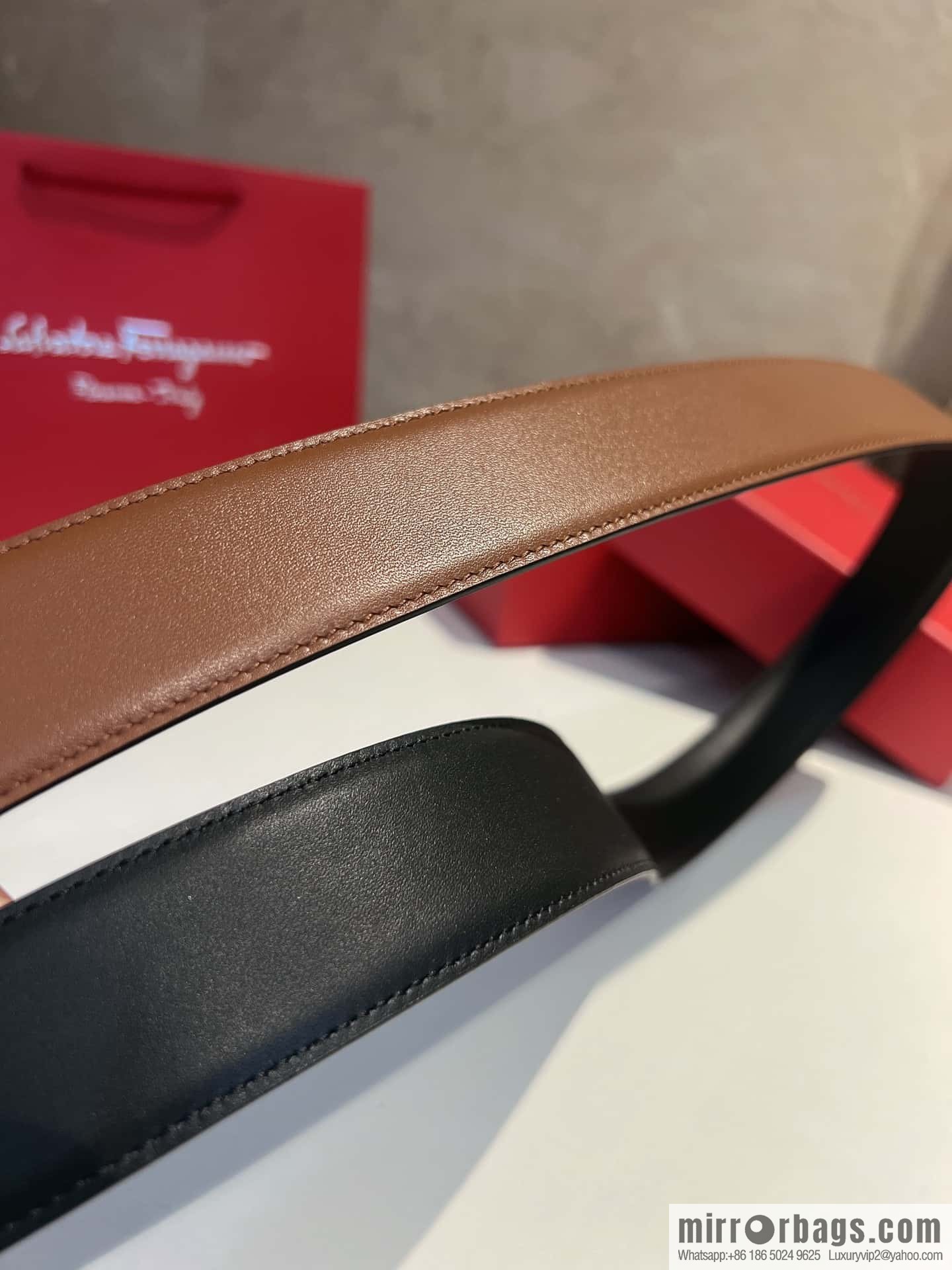 Ferragamo Ferragamo, Exquisite 8-Figure Rhombus Metal Buckle Men's Textured Belt
