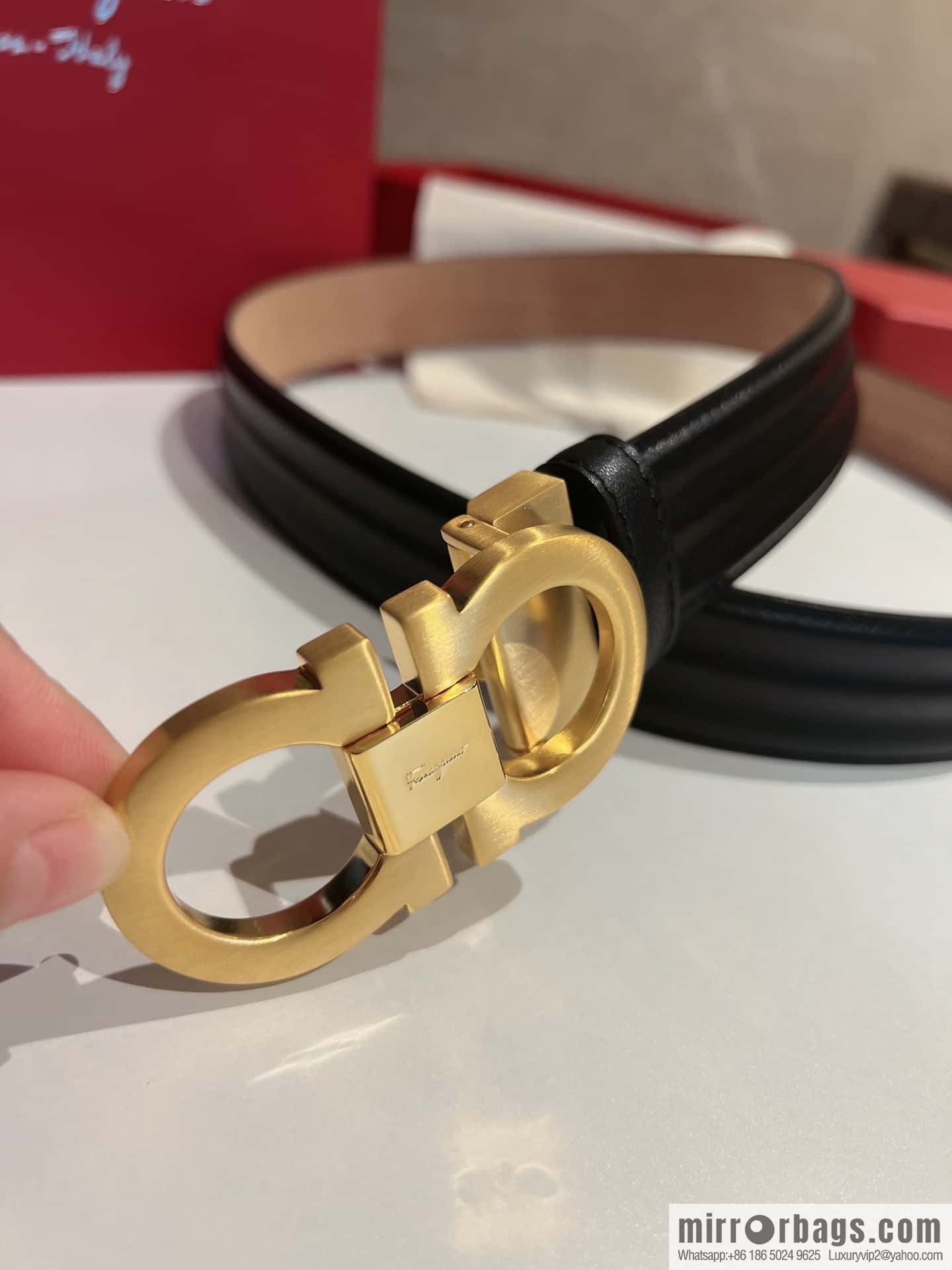 Ferragamo Ferragamo, boutique 8-character counter version, metal buckle 3.5cm belt