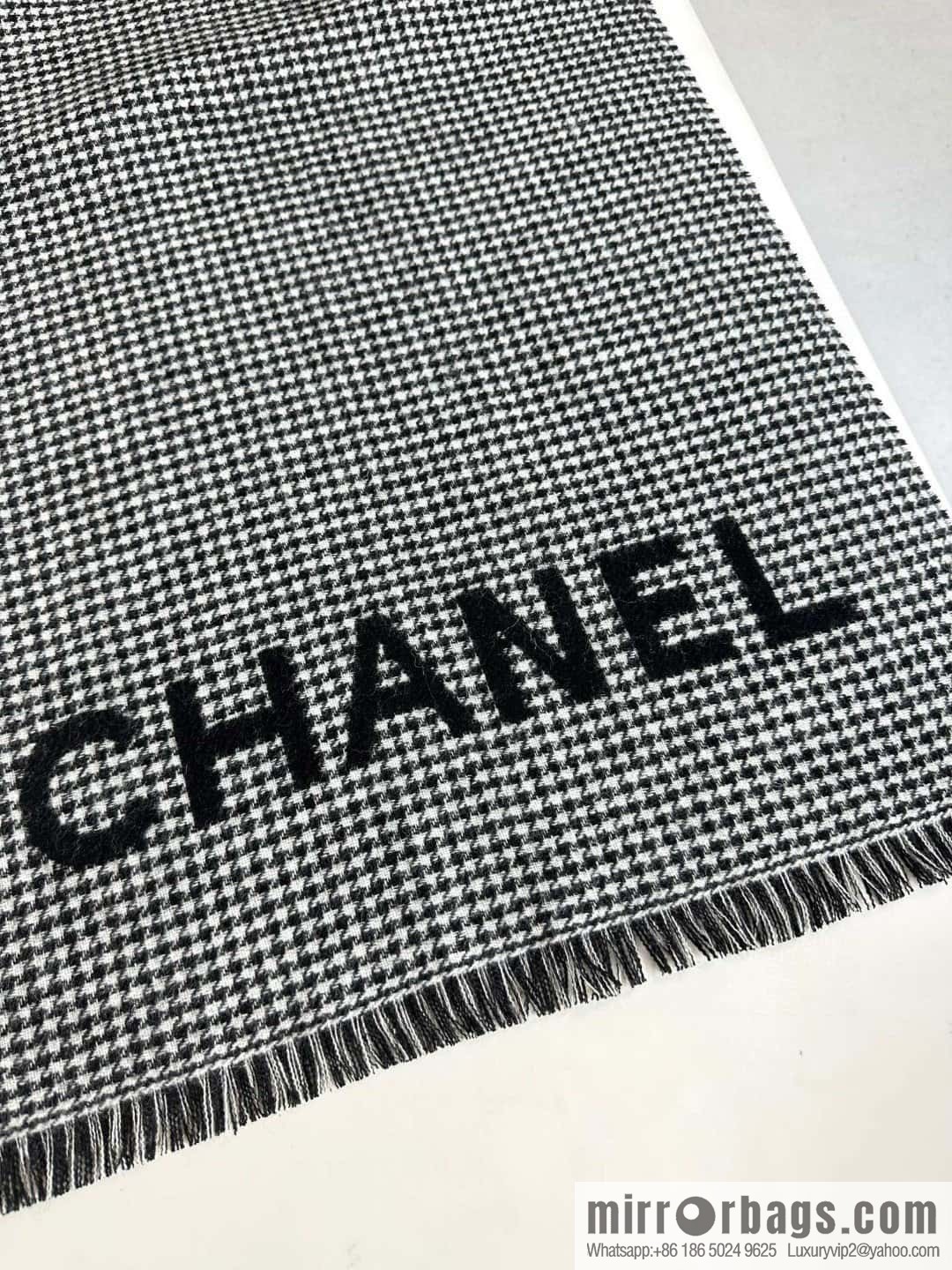CHANEL Grandma Xiang tail order new 23B thousand bird grid color matching cashmere scarf
