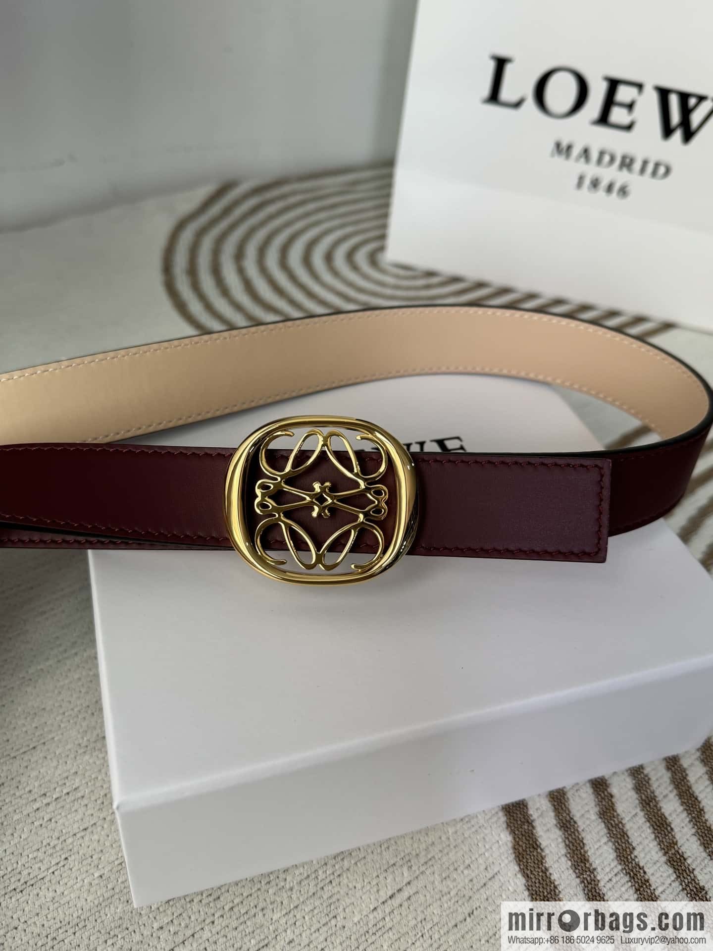 LOEWE Luo Yiwei's new belt smooth cow leather double-sided belt 2.8CM.