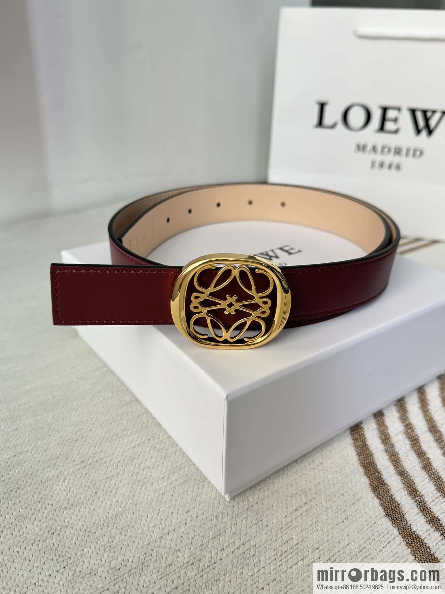 LOEWE Luo Yiwei's new belt smooth cow leather double-sided belt 2.8CM.