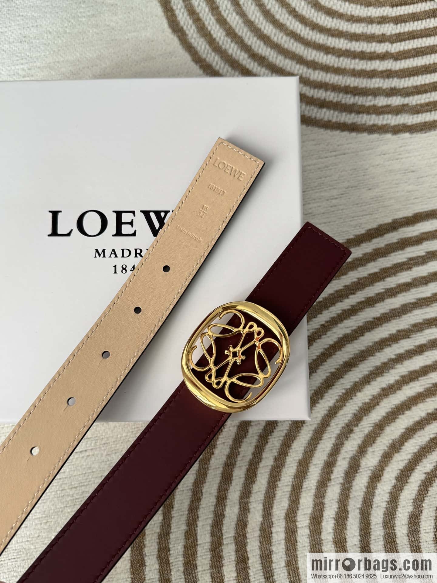 LOEWE Luo Yiwei's new belt smooth cow leather double-sided belt 2.8CM.