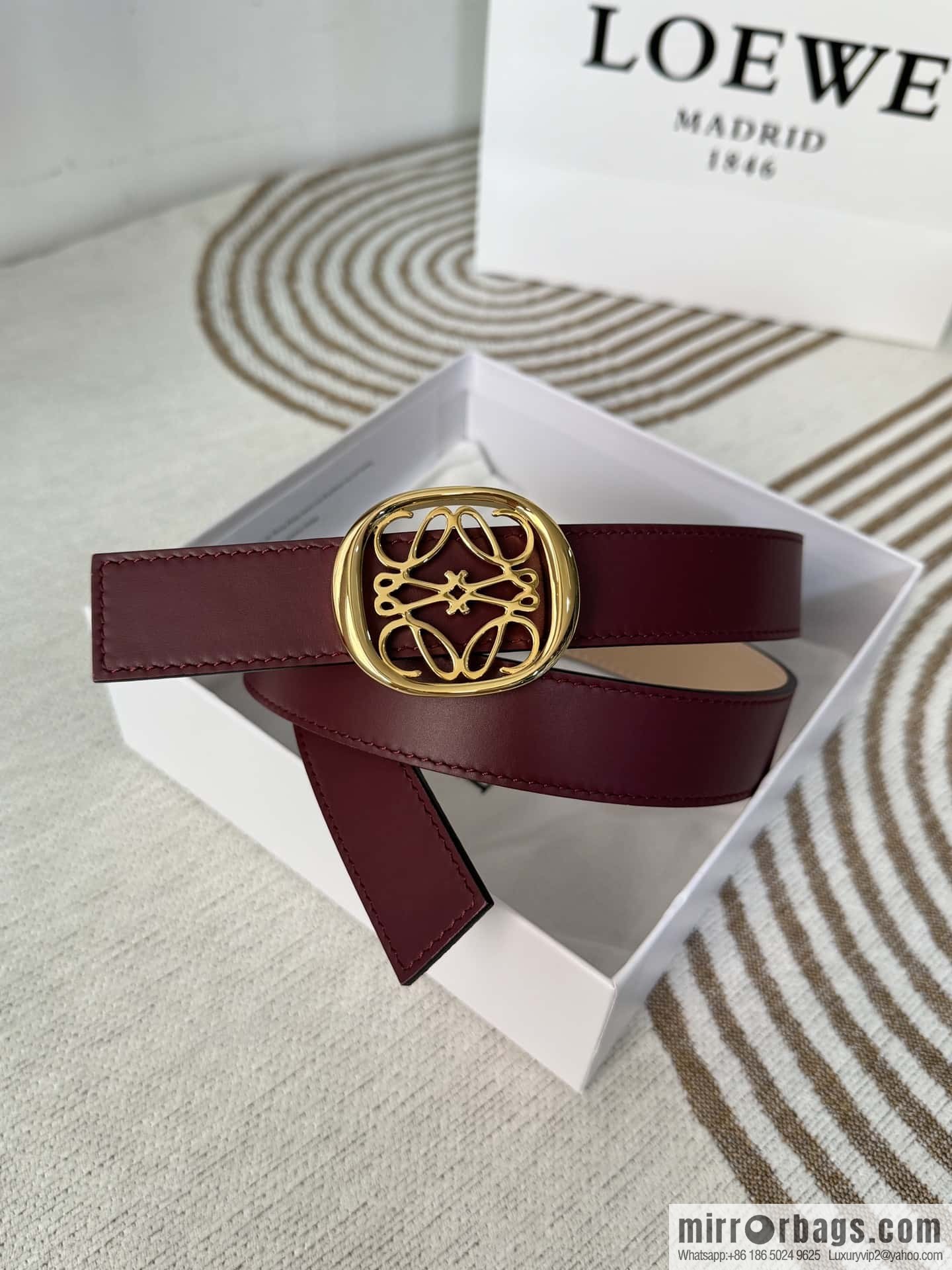 LOEWE Luo Yiwei's new belt smooth cow leather double-sided belt 2.8CM.