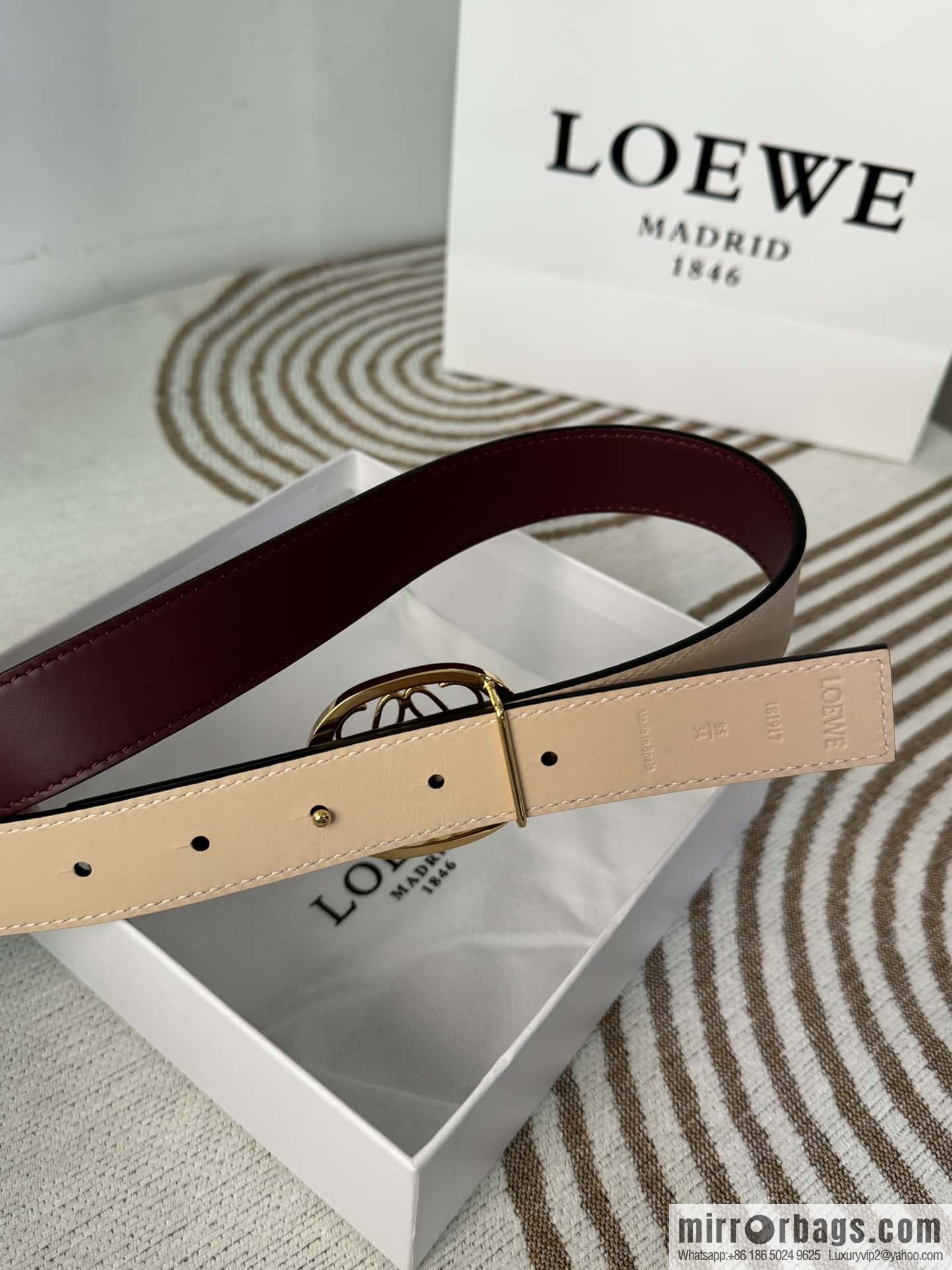 LOEWE Luo Yiwei's new belt smooth cow leather double-sided belt 2.8CM.