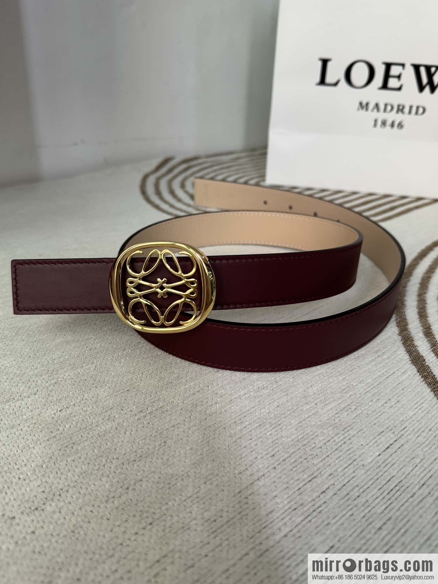 LOEWE Luo Yiwei's new belt smooth cow leather double-sided belt 2.8CM.