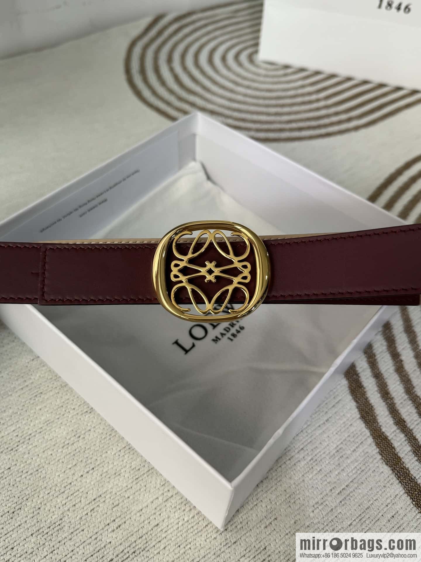 LOEWE Luo Yiwei's new belt smooth cow leather double-sided belt 2.8CM.