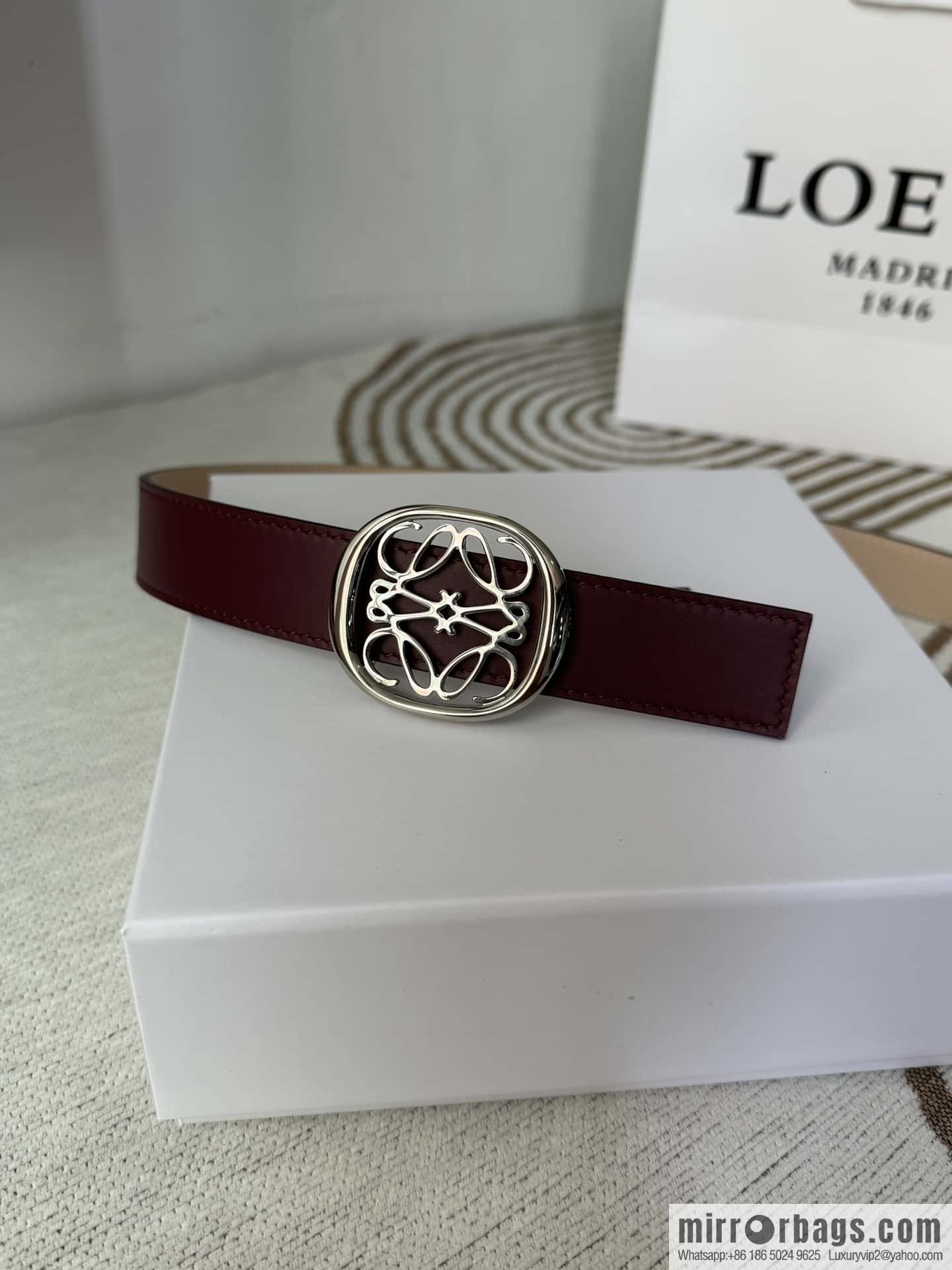 LOEWE Luo Yiwei's new belt smooth cow leather double-sided belt 2.8CM.
