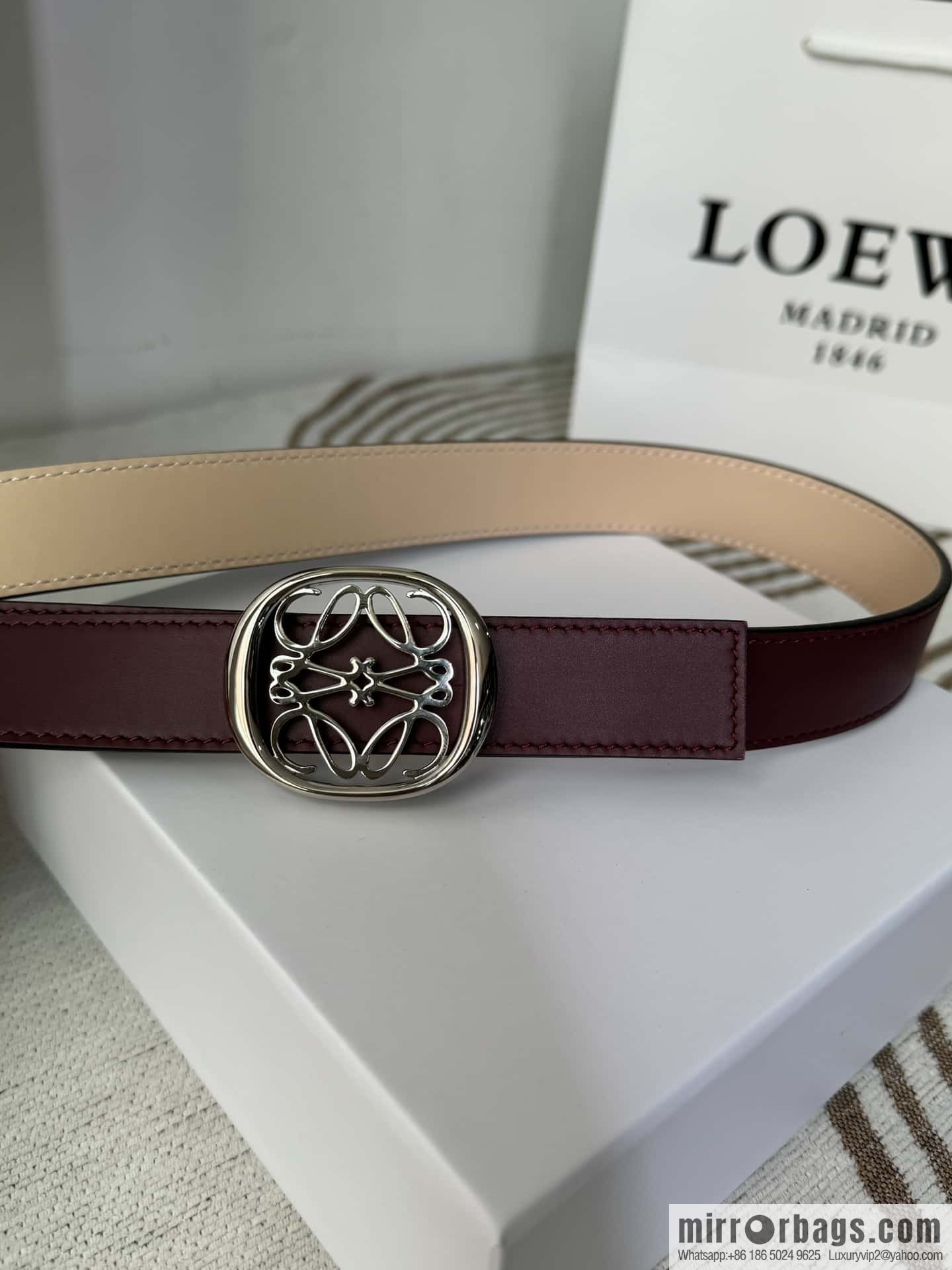 LOEWE Luo Yiwei's new belt smooth cow leather double-sided belt 2.8CM.