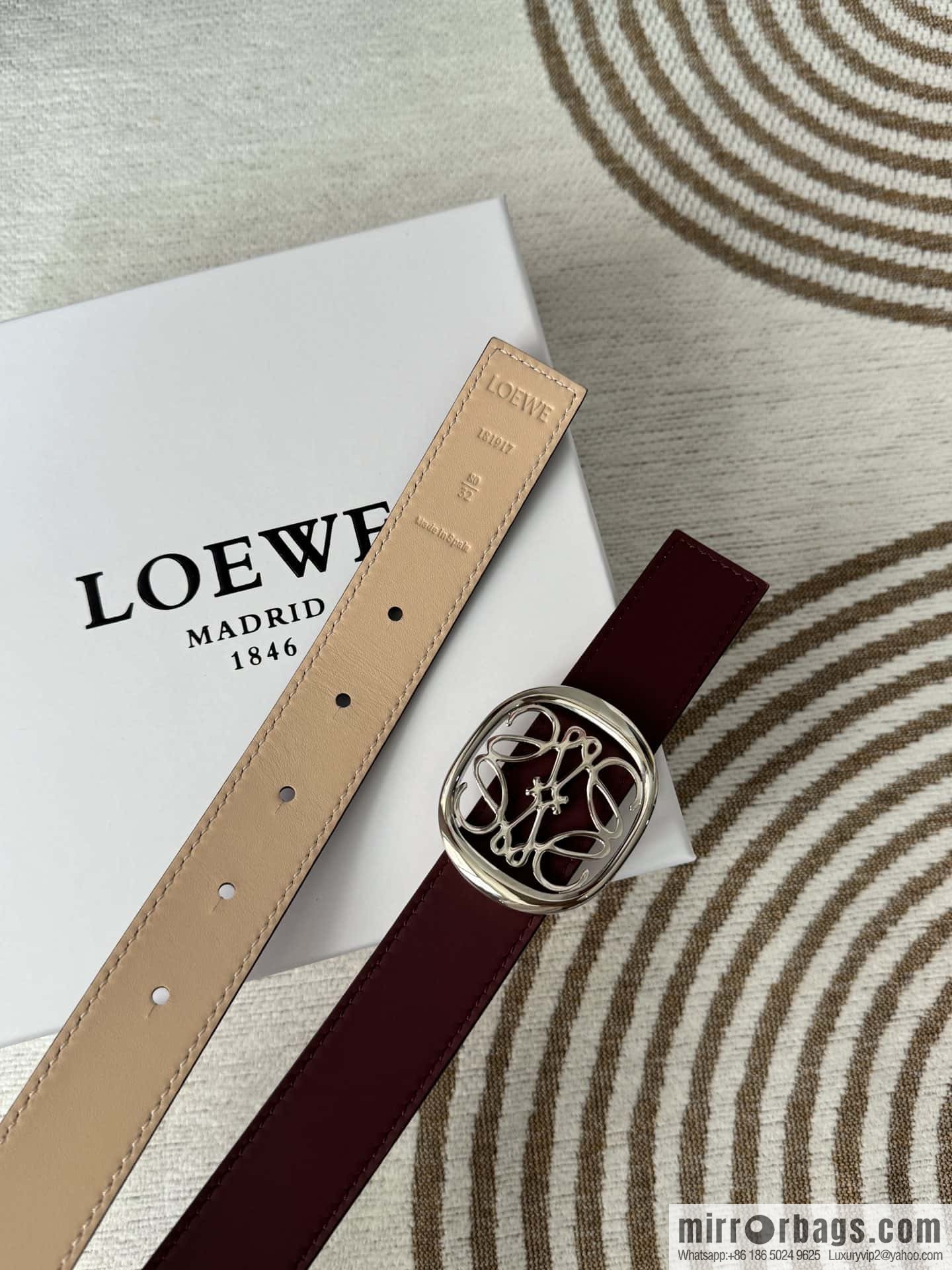 LOEWE Luo Yiwei's new belt smooth cow leather double-sided belt 2.8CM.