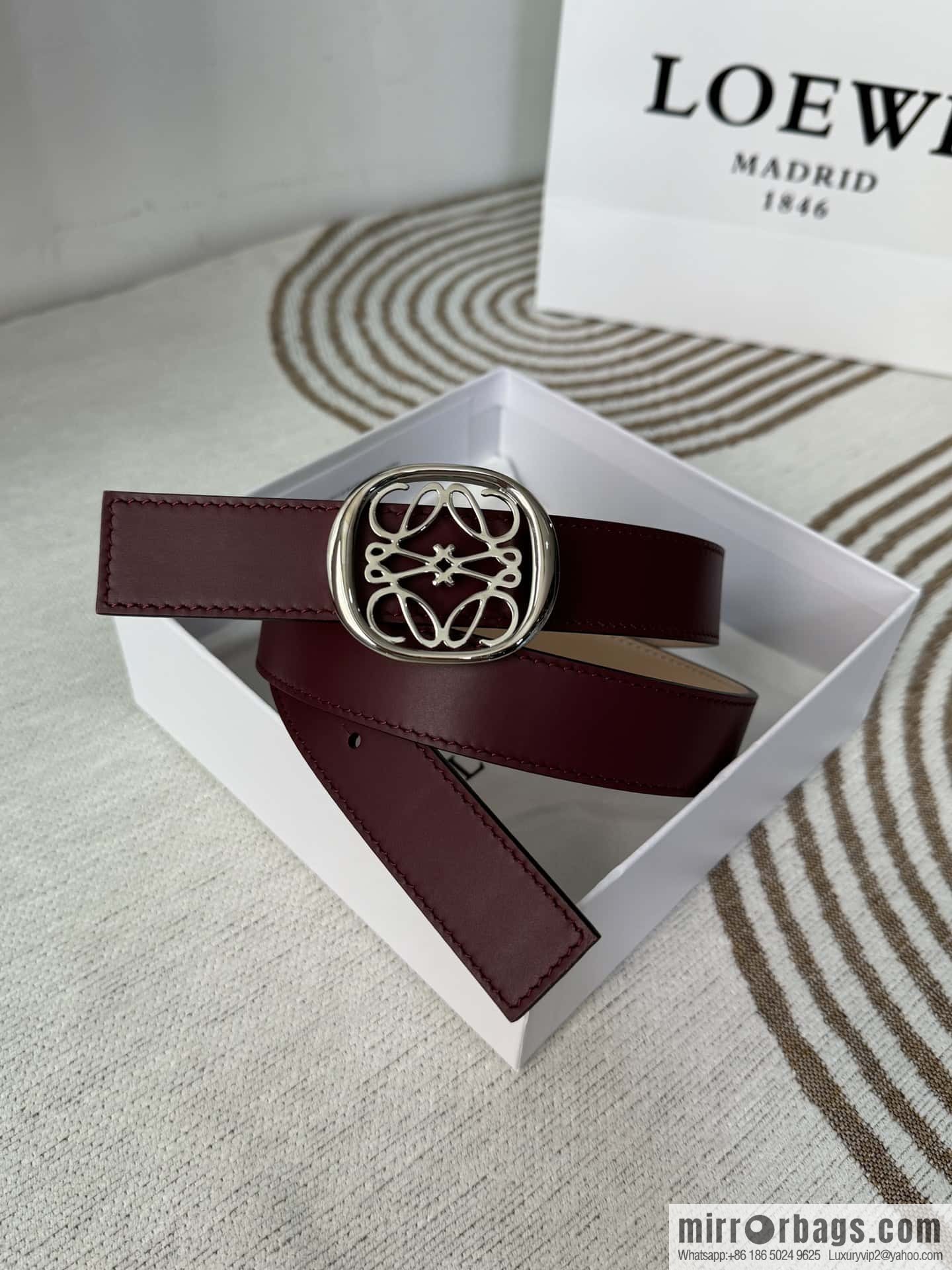 LOEWE Luo Yiwei's new belt smooth cow leather double-sided belt 2.8CM.