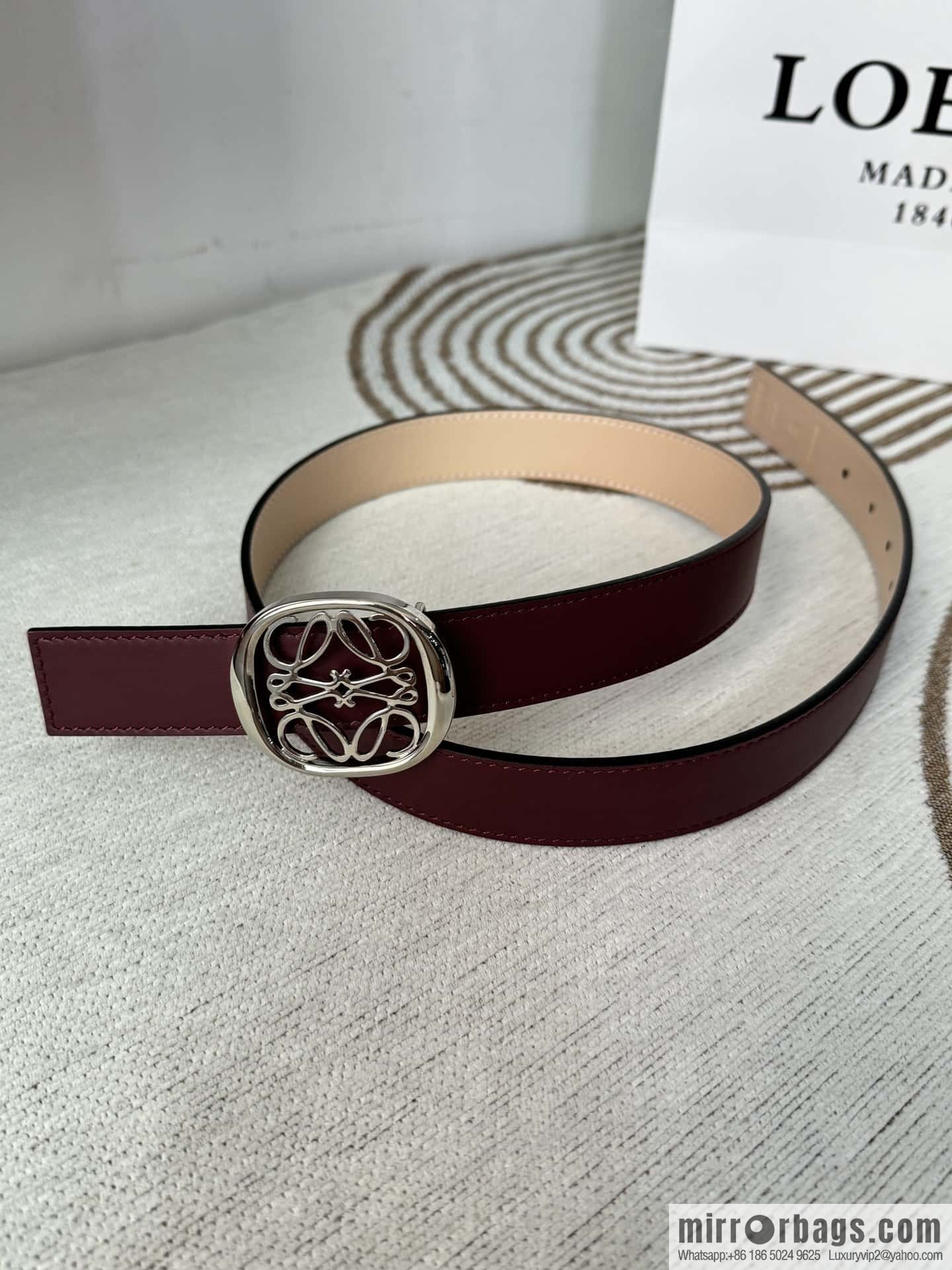 LOEWE Luo Yiwei's new belt smooth cow leather double-sided belt 2.8CM.