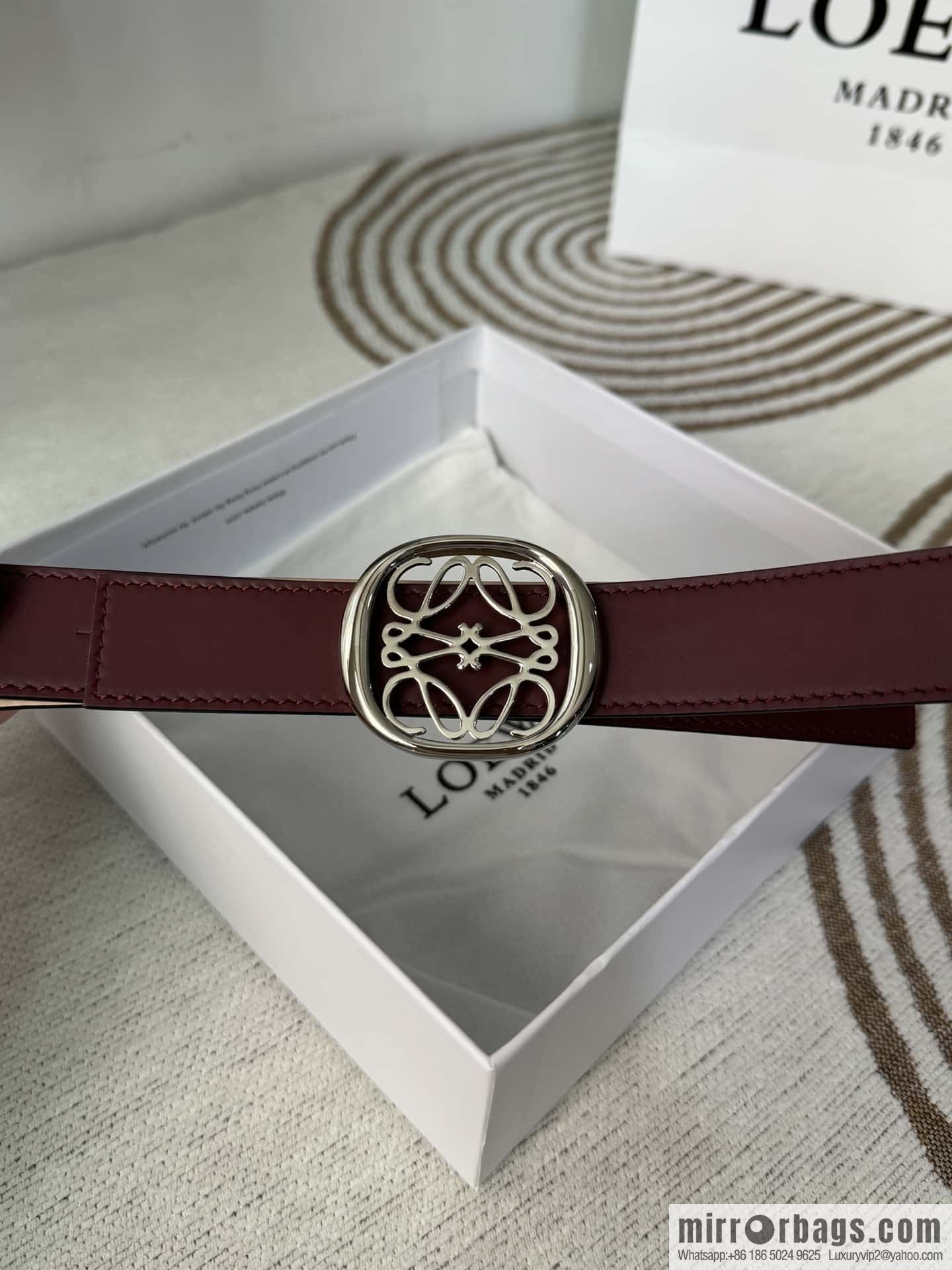 LOEWE Luo Yiwei's new belt smooth cow leather double-sided belt 2.8CM.