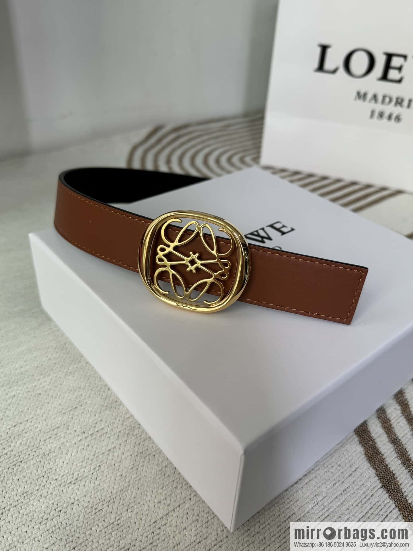 LOEWE Luo Yiwei's new belt smooth cow leather double-sided belt 2.8CM.