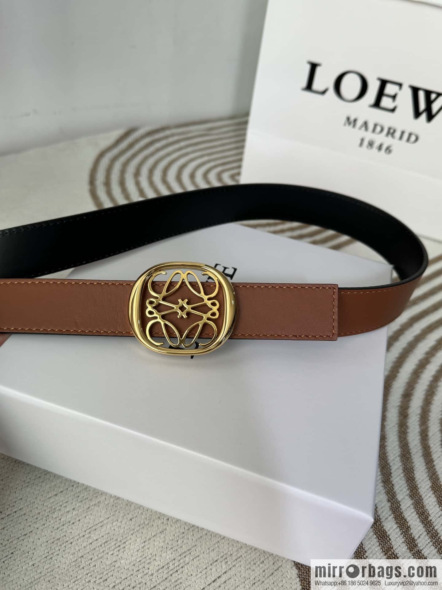 LOEWE Luo Yiwei's new belt smooth cow leather double-sided belt 2.8CM.
