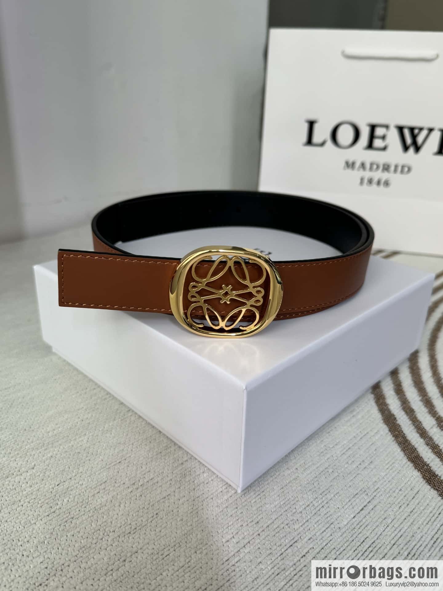 LOEWE Luo Yiwei's new belt smooth cow leather double-sided belt 2.8CM.