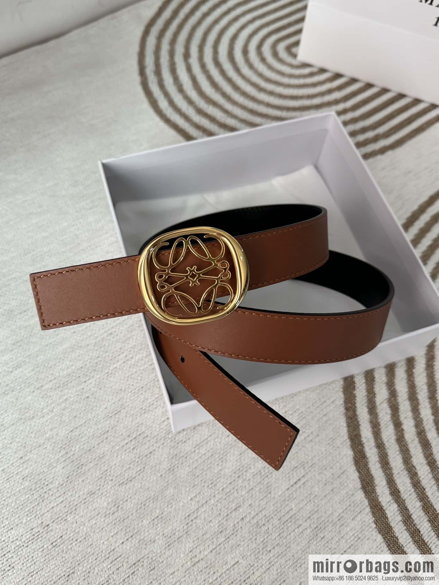 LOEWE Luo Yiwei's new belt smooth cow leather double-sided belt 2.8CM.