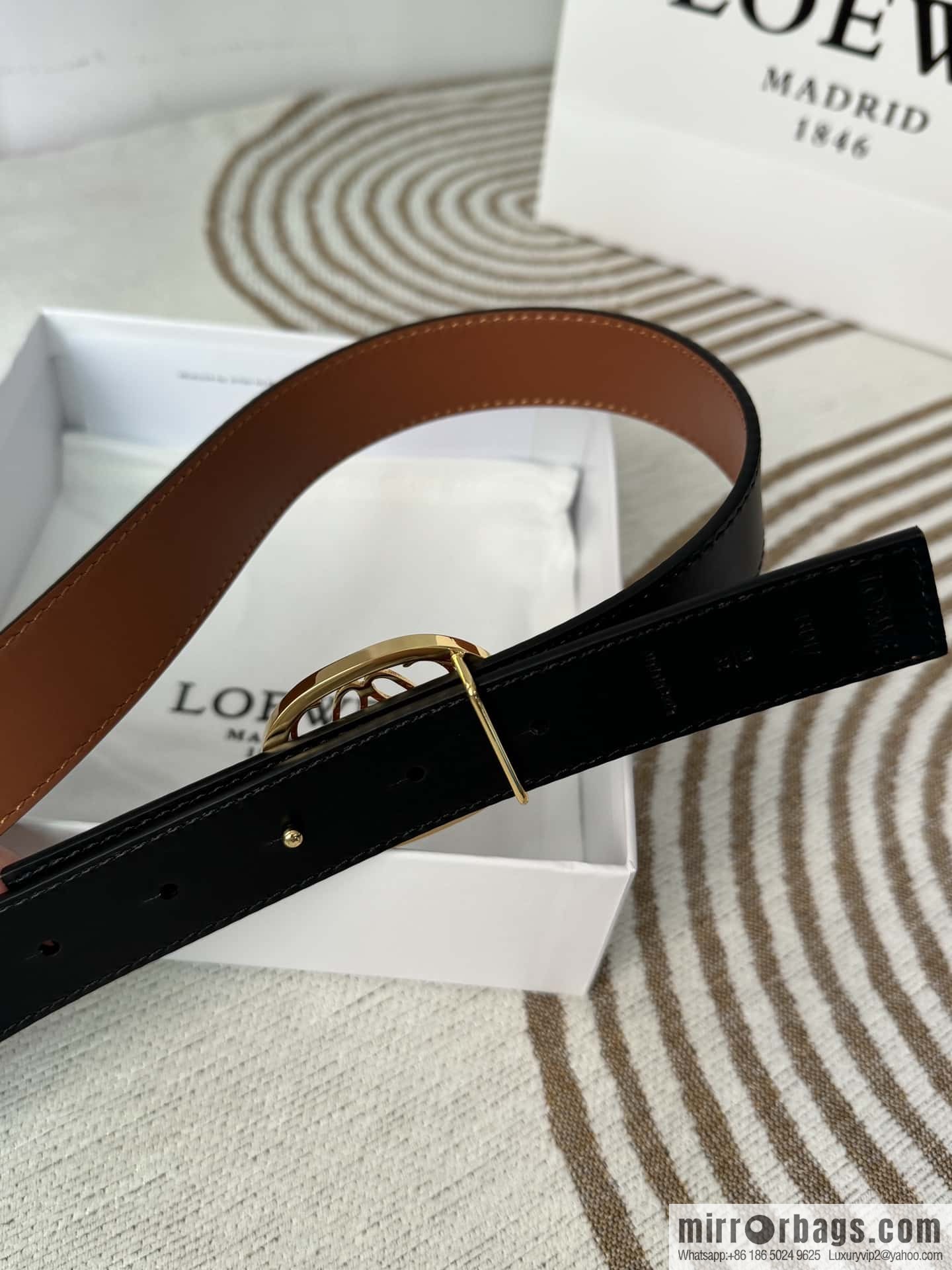LOEWE Luo Yiwei's new belt smooth cow leather double-sided belt 2.8CM.