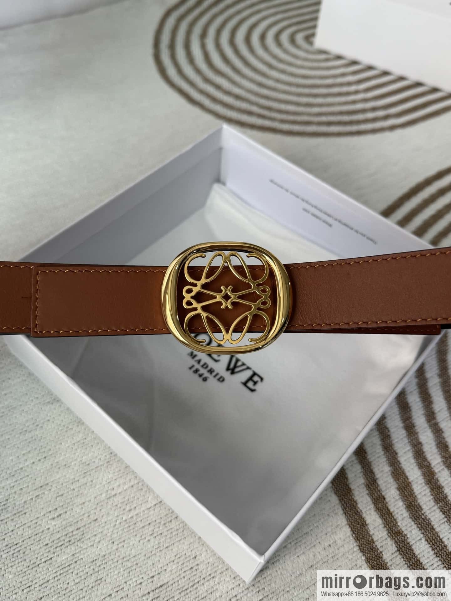 LOEWE Luo Yiwei's new belt smooth cow leather double-sided belt 2.8CM.