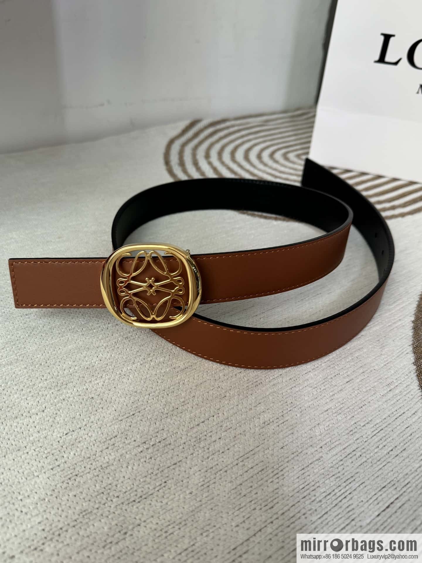 LOEWE Luo Yiwei's new belt smooth cow leather double-sided belt 2.8CM.