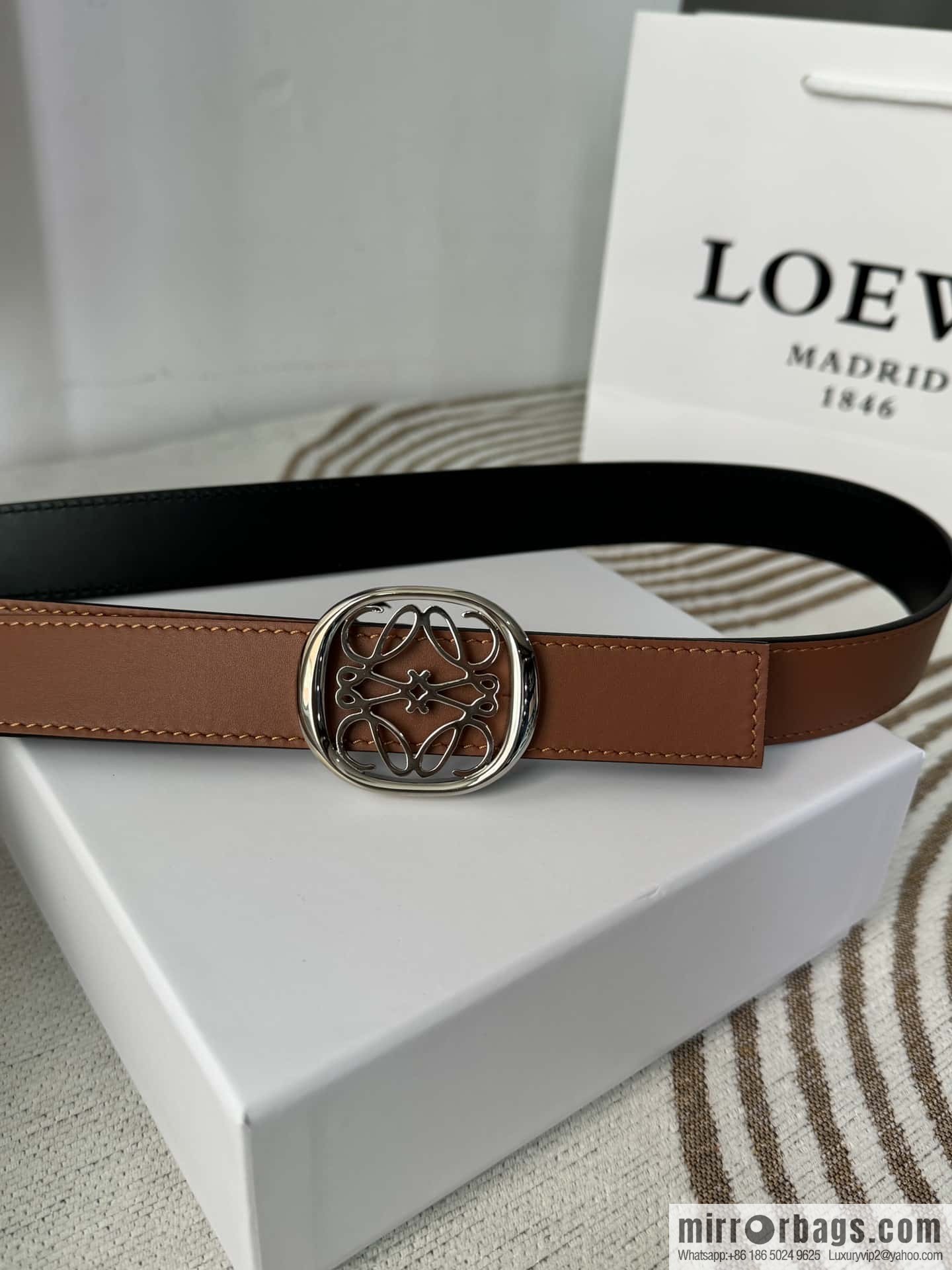 LOEWE Luo Yiwei's new belt smooth cow leather double-sided belt 2.8CM.