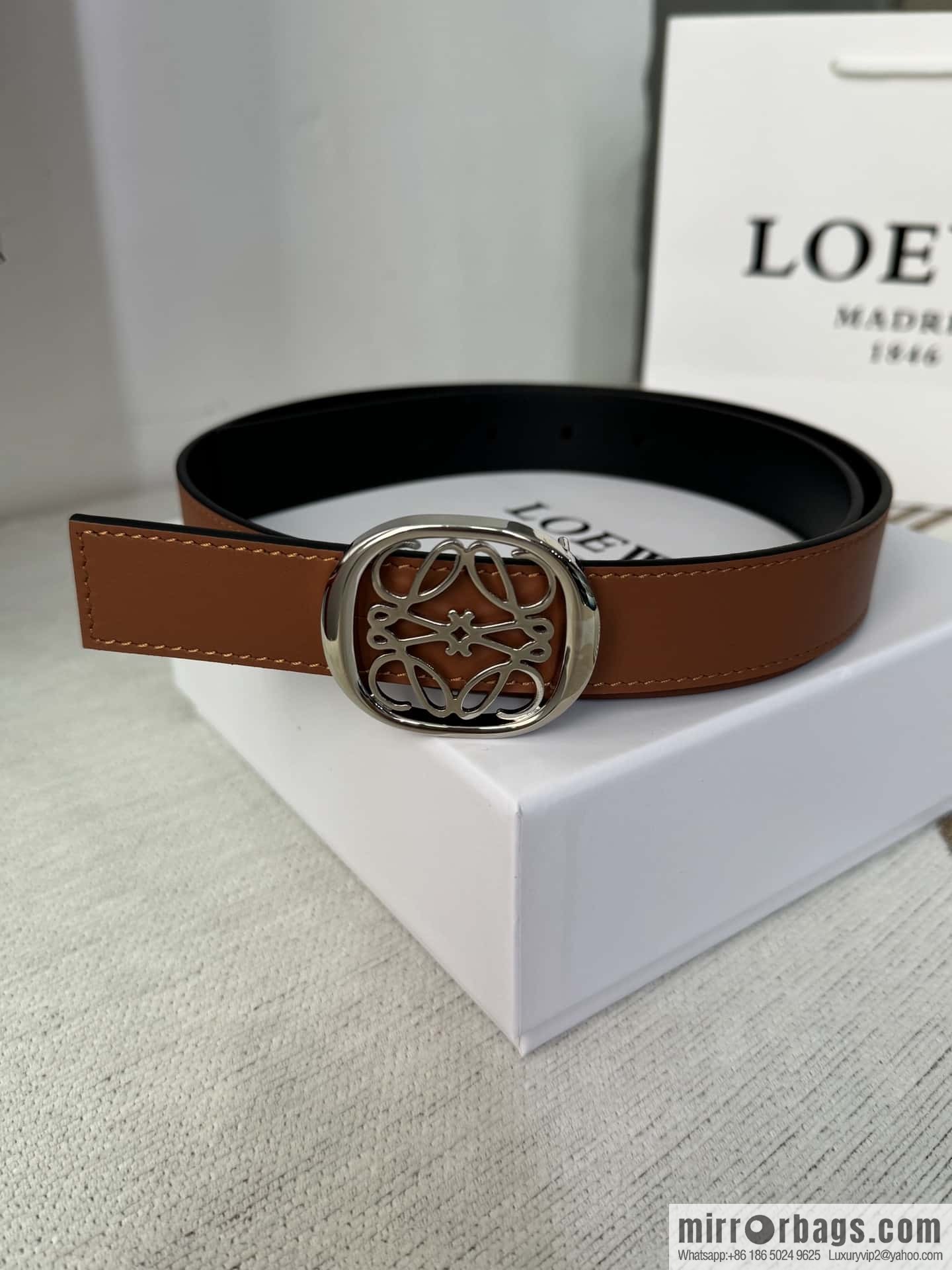 LOEWE Luo Yiwei's new belt smooth cow leather double-sided belt 2.8CM.