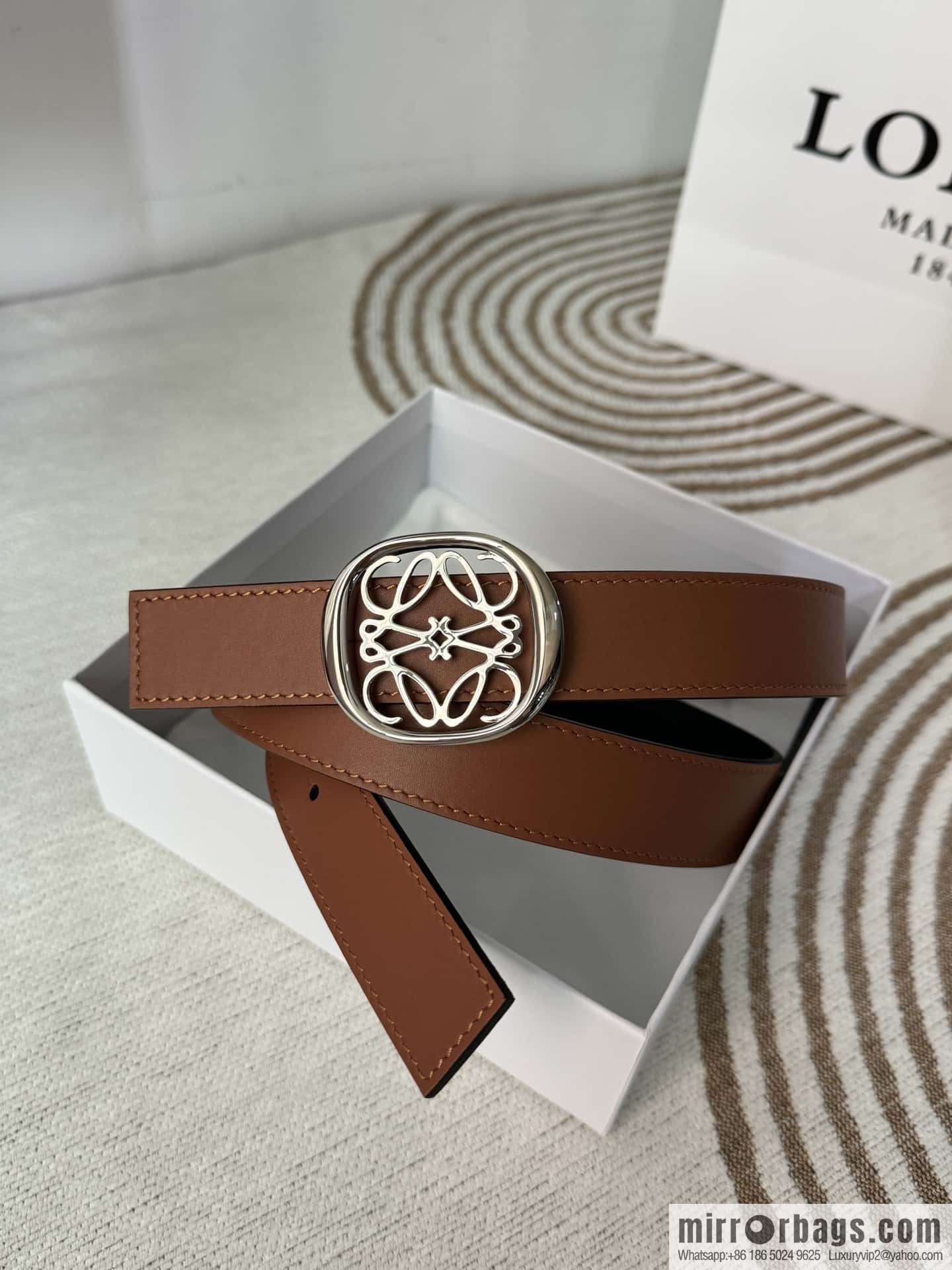 LOEWE Luo Yiwei's new belt smooth cow leather double-sided belt 2.8CM.