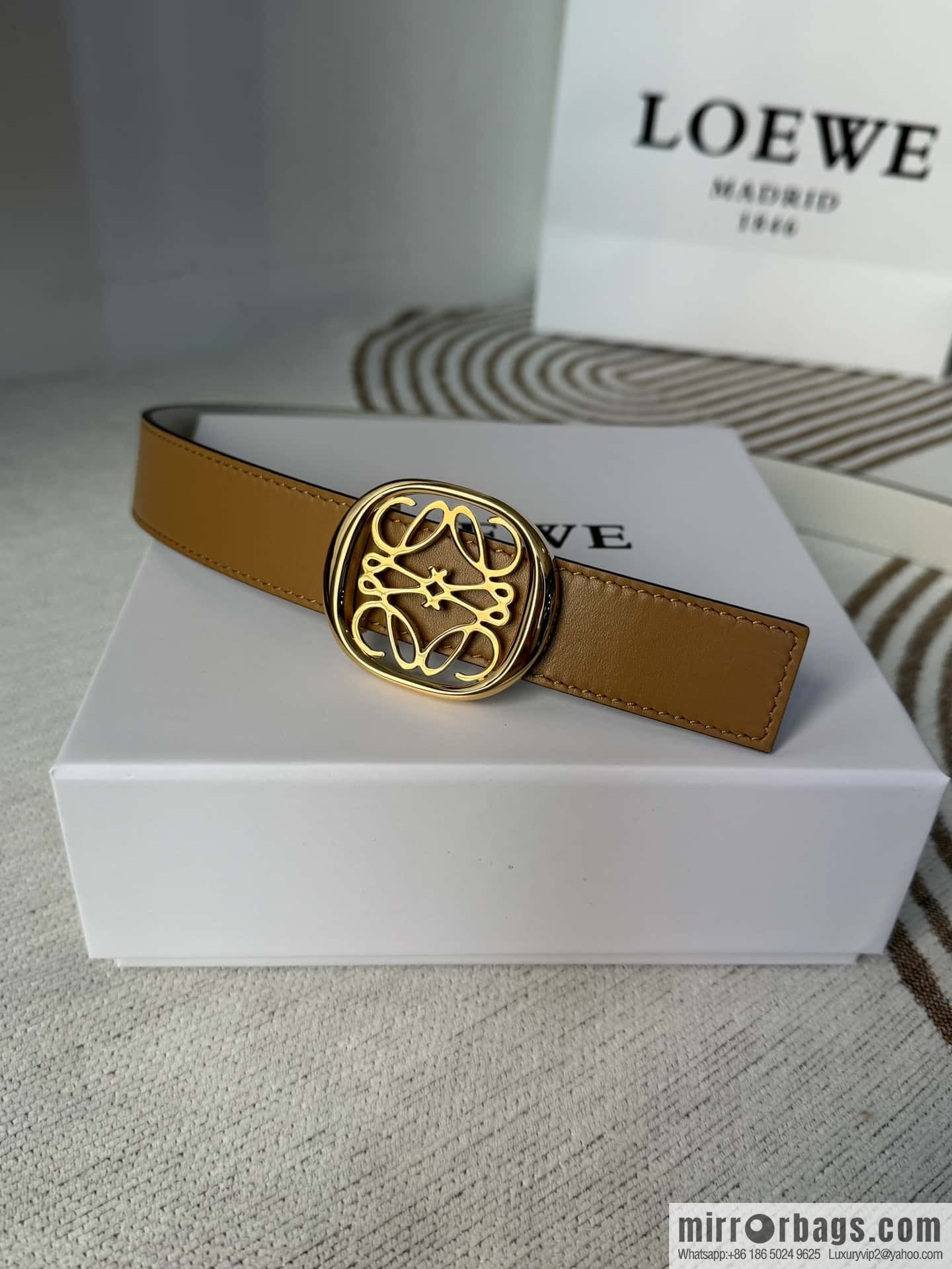 LOEWE Luo Yiwei's new belt smooth cow leather double-sided belt 2.8CM.