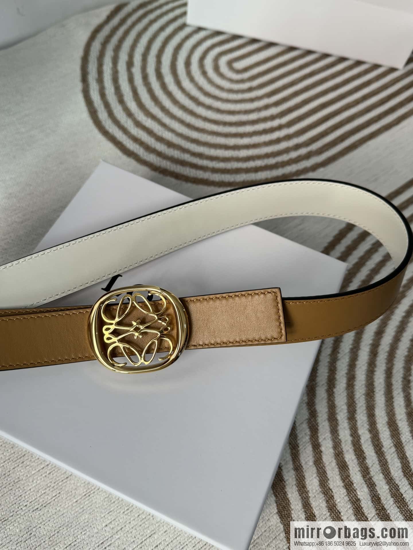 LOEWE Luo Yiwei's new belt smooth cow leather double-sided belt 2.8CM.