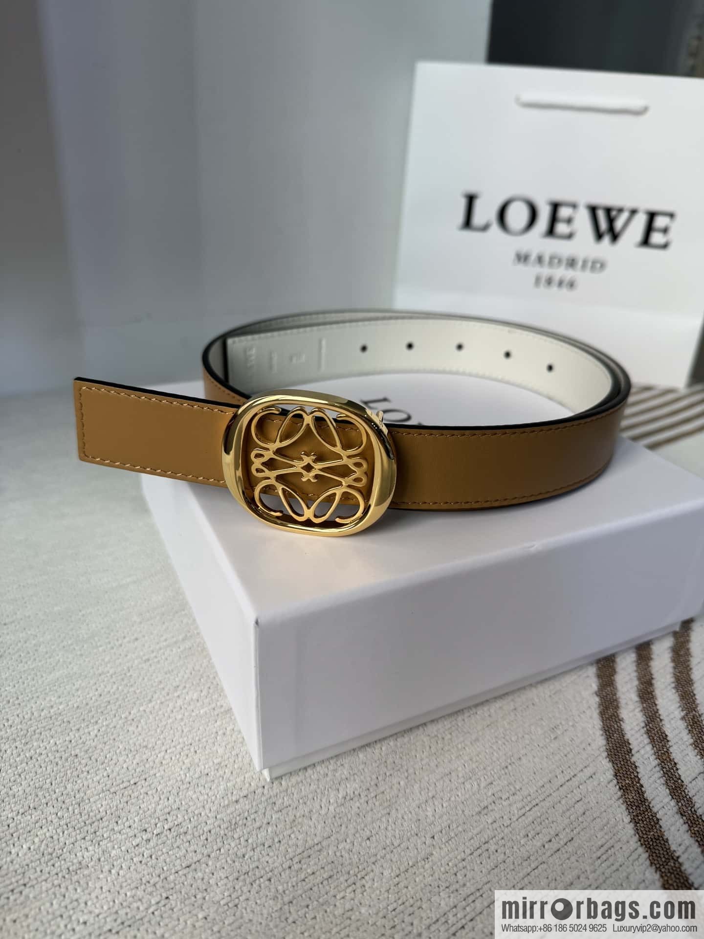 LOEWE Luo Yiwei's new belt smooth cow leather double-sided belt 2.8CM.