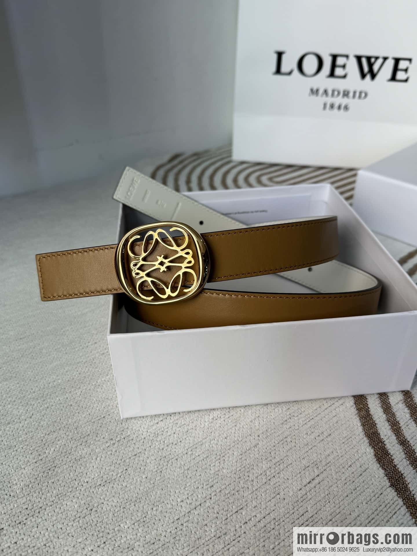LOEWE Luo Yiwei's new belt smooth cow leather double-sided belt 2.8CM.