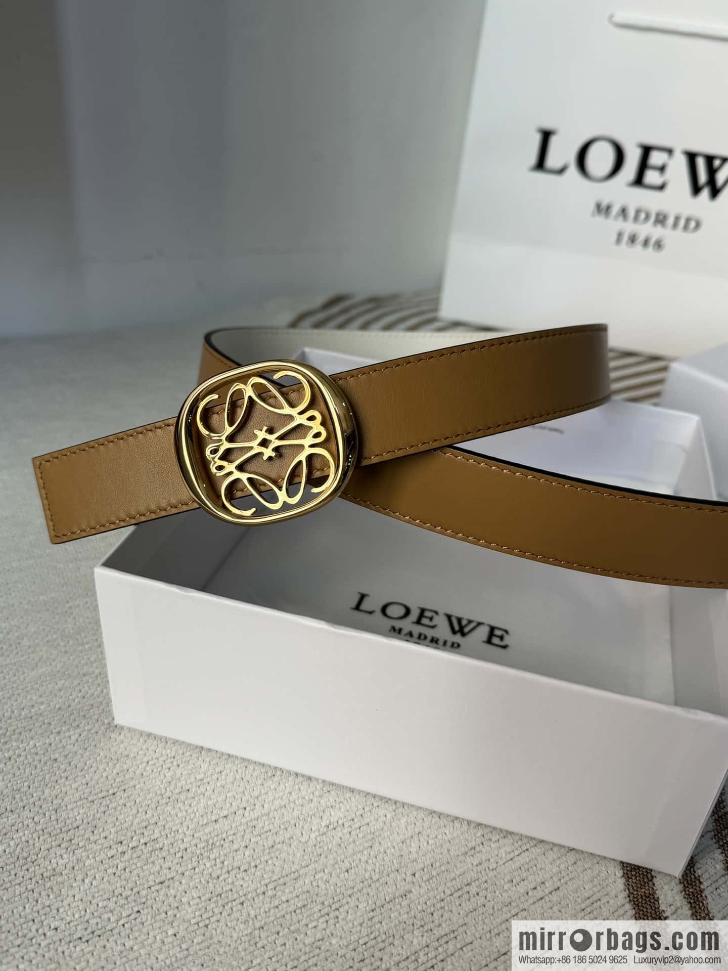 LOEWE Luo Yiwei's new belt smooth cow leather double-sided belt 2.8CM.