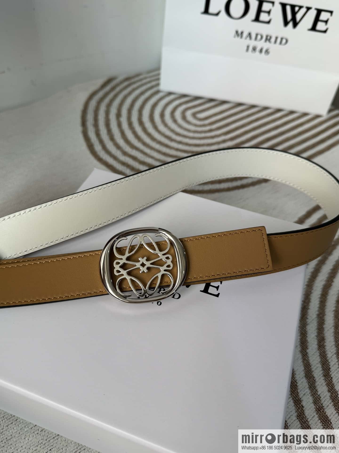 LOEWE Luo Yiwei's new belt smooth cow leather double-sided belt 2.8CM.
