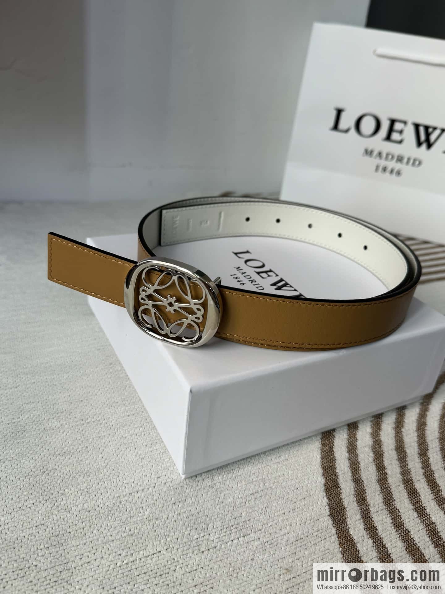 LOEWE Luo Yiwei's new belt smooth cow leather double-sided belt 2.8CM.