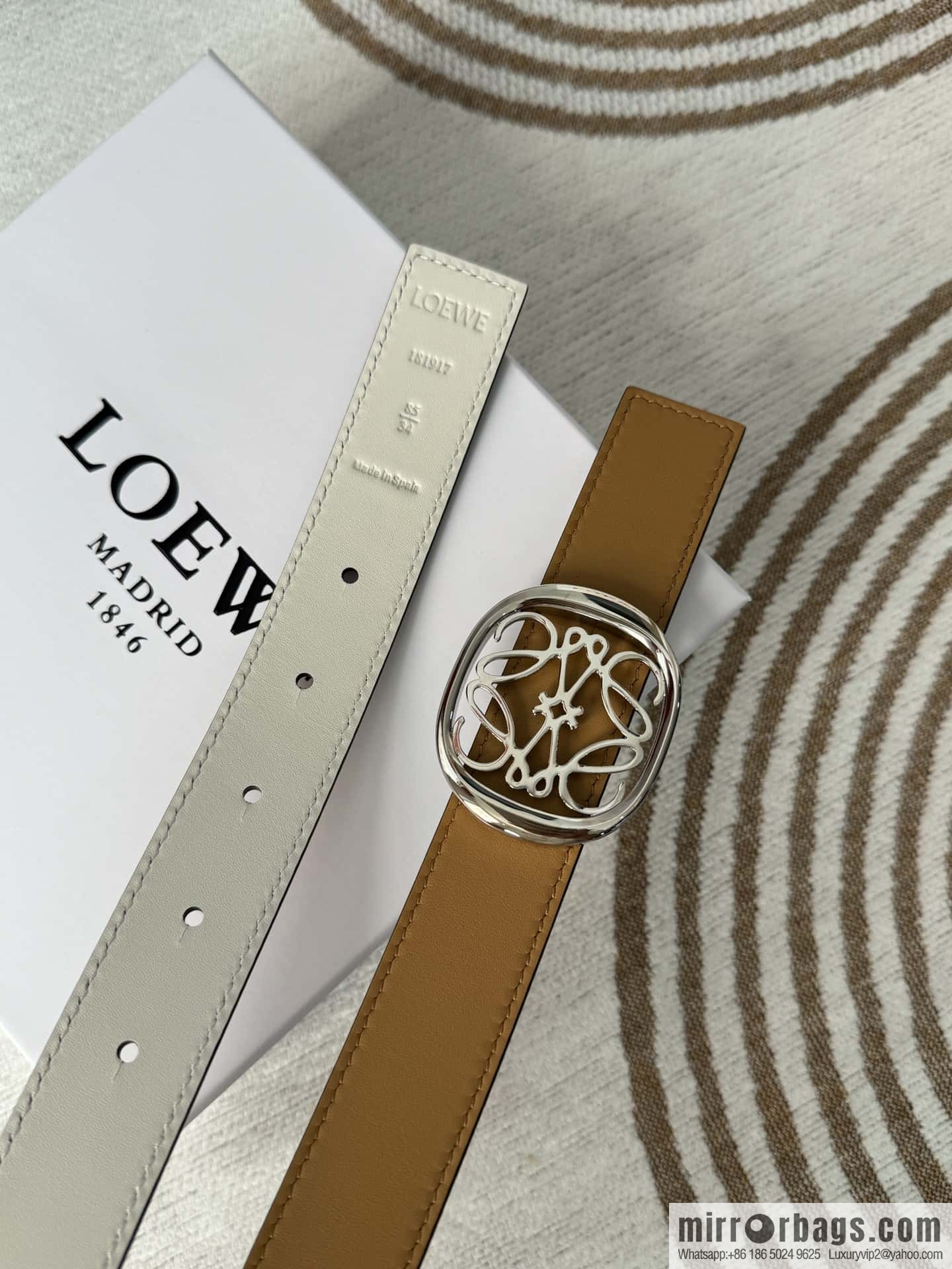 LOEWE Luo Yiwei's new belt smooth cow leather double-sided belt 2.8CM.
