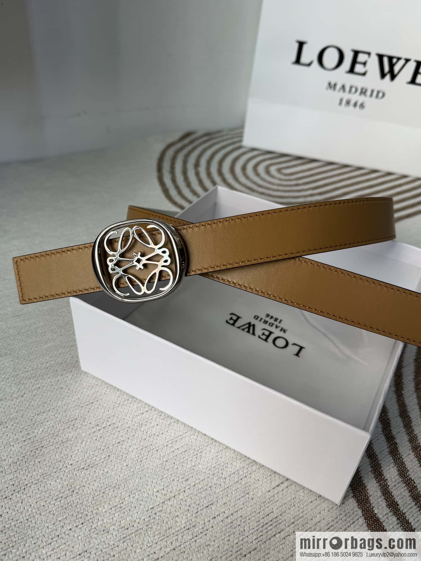 LOEWE Luo Yiwei's new belt smooth cow leather double-sided belt 2.8CM.