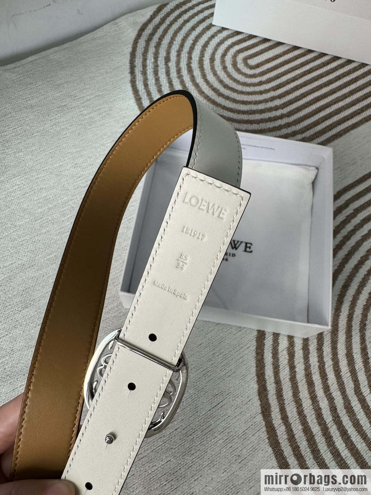 LOEWE Luo Yiwei's new belt smooth cow leather double-sided belt 2.8CM.
