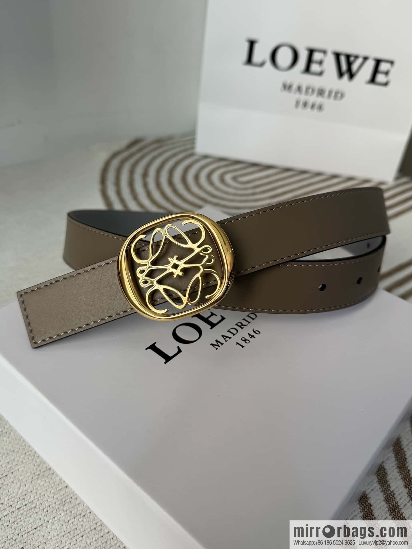 LOEWE Luo Yiwei's new belt smooth cow leather double-sided belt 2.8CM.