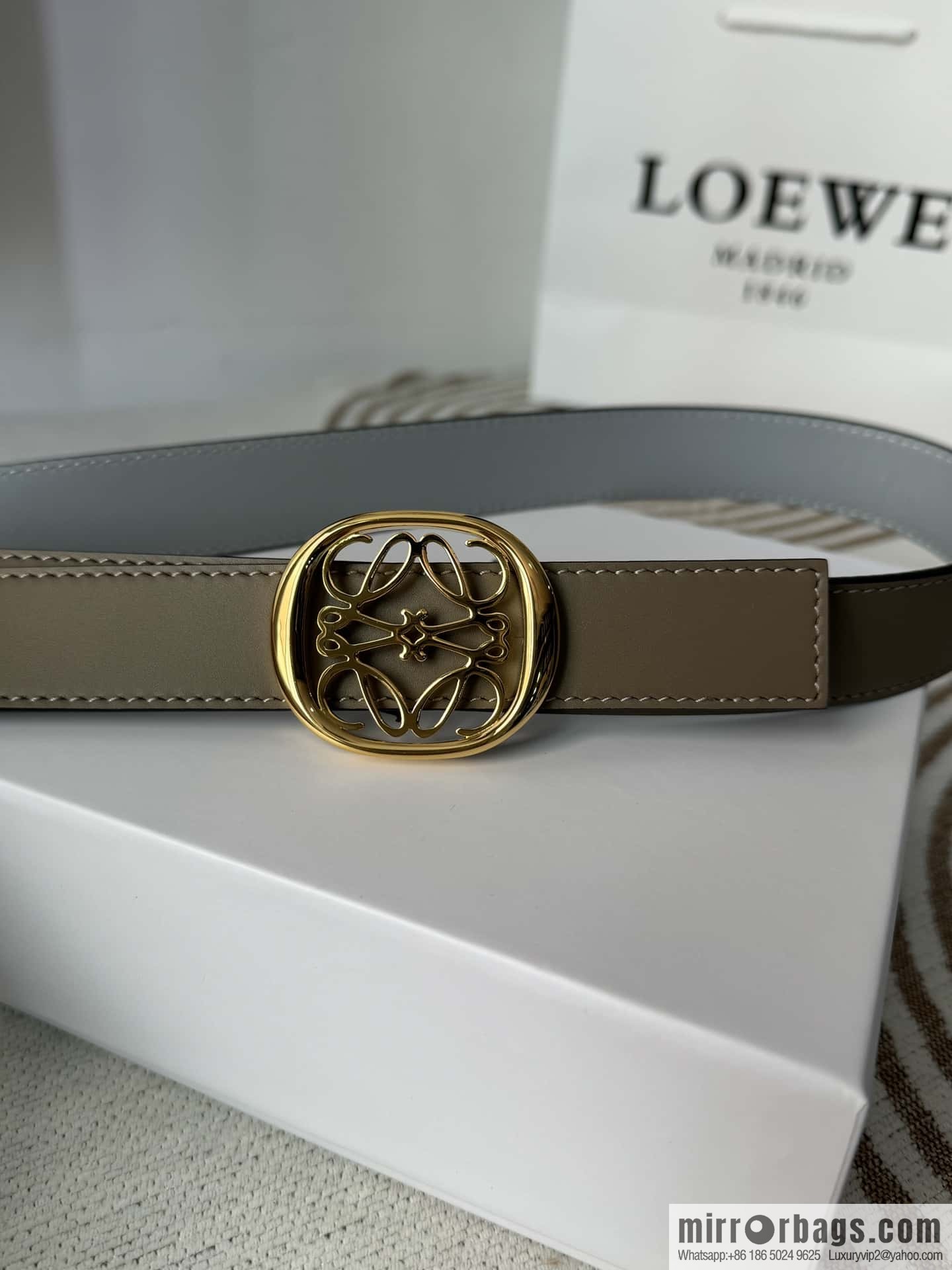 LOEWE Luo Yiwei's new belt smooth cow leather double-sided belt 2.8CM.