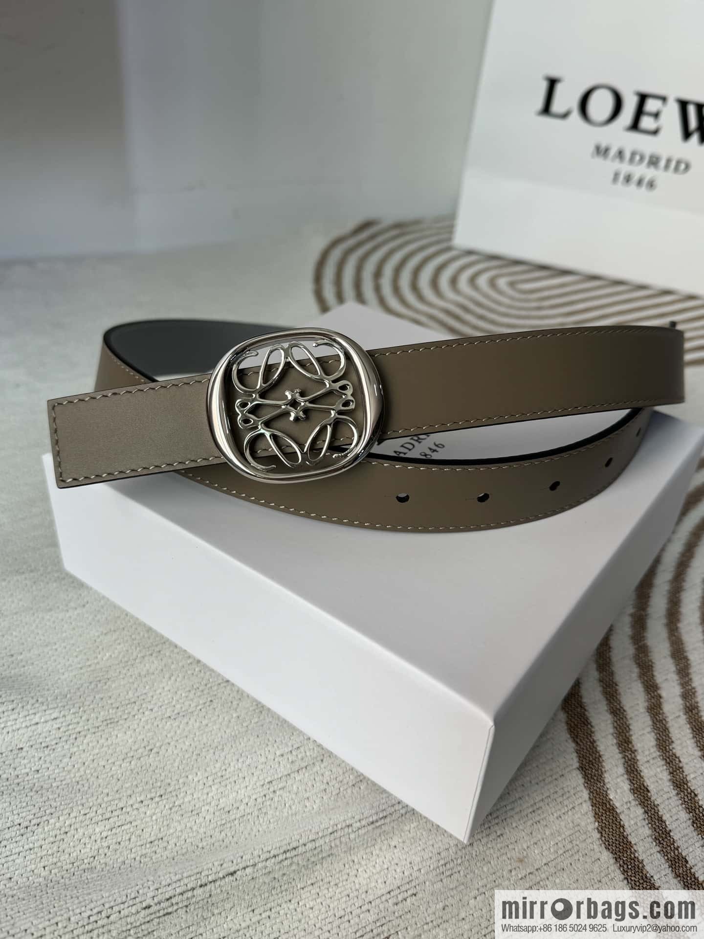 LOEWE Luo Yiwei's new belt smooth cow leather double-sided belt 2.8CM.