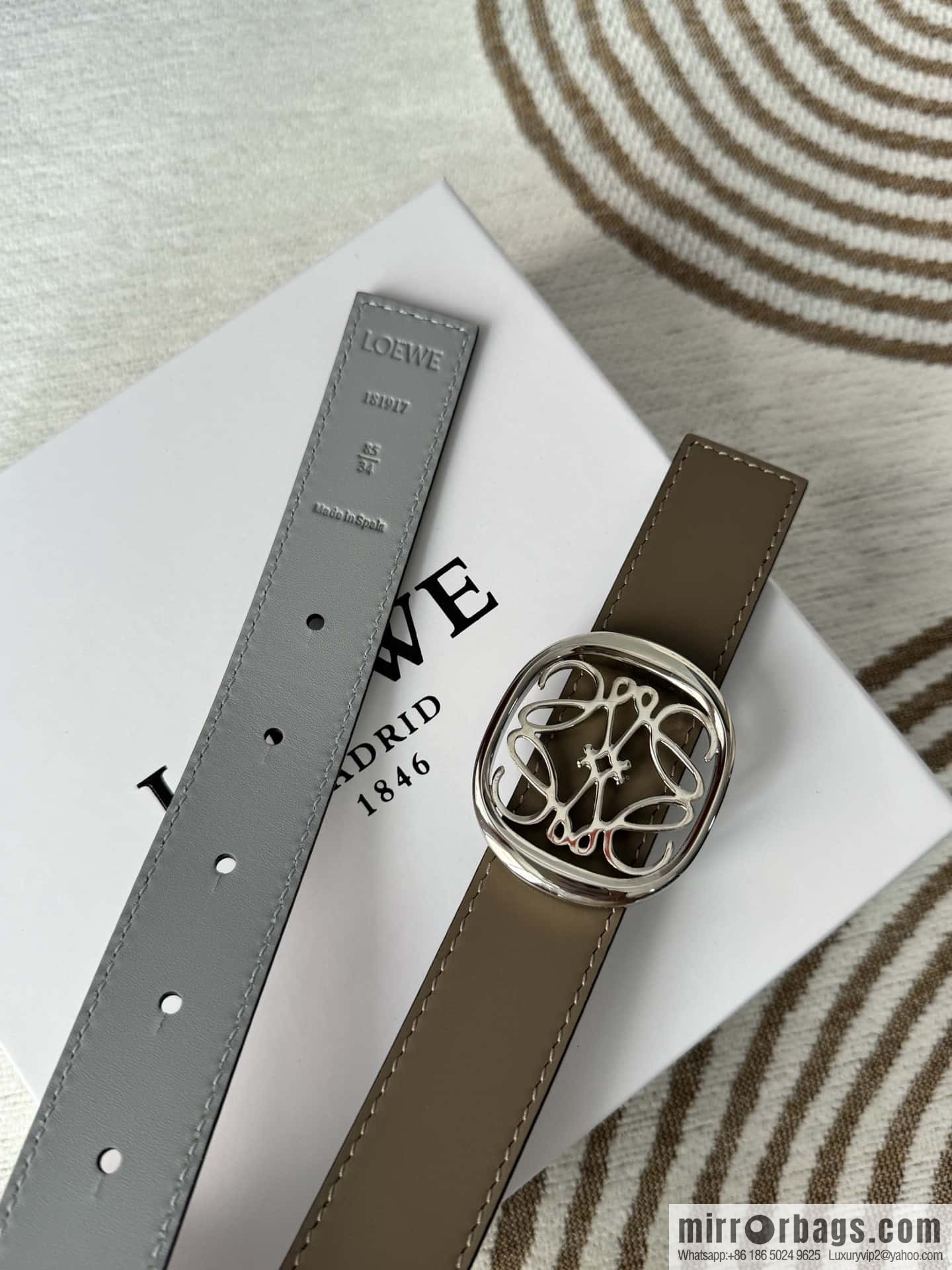 LOEWE Luo Yiwei's new belt smooth cow leather double-sided belt 2.8CM.