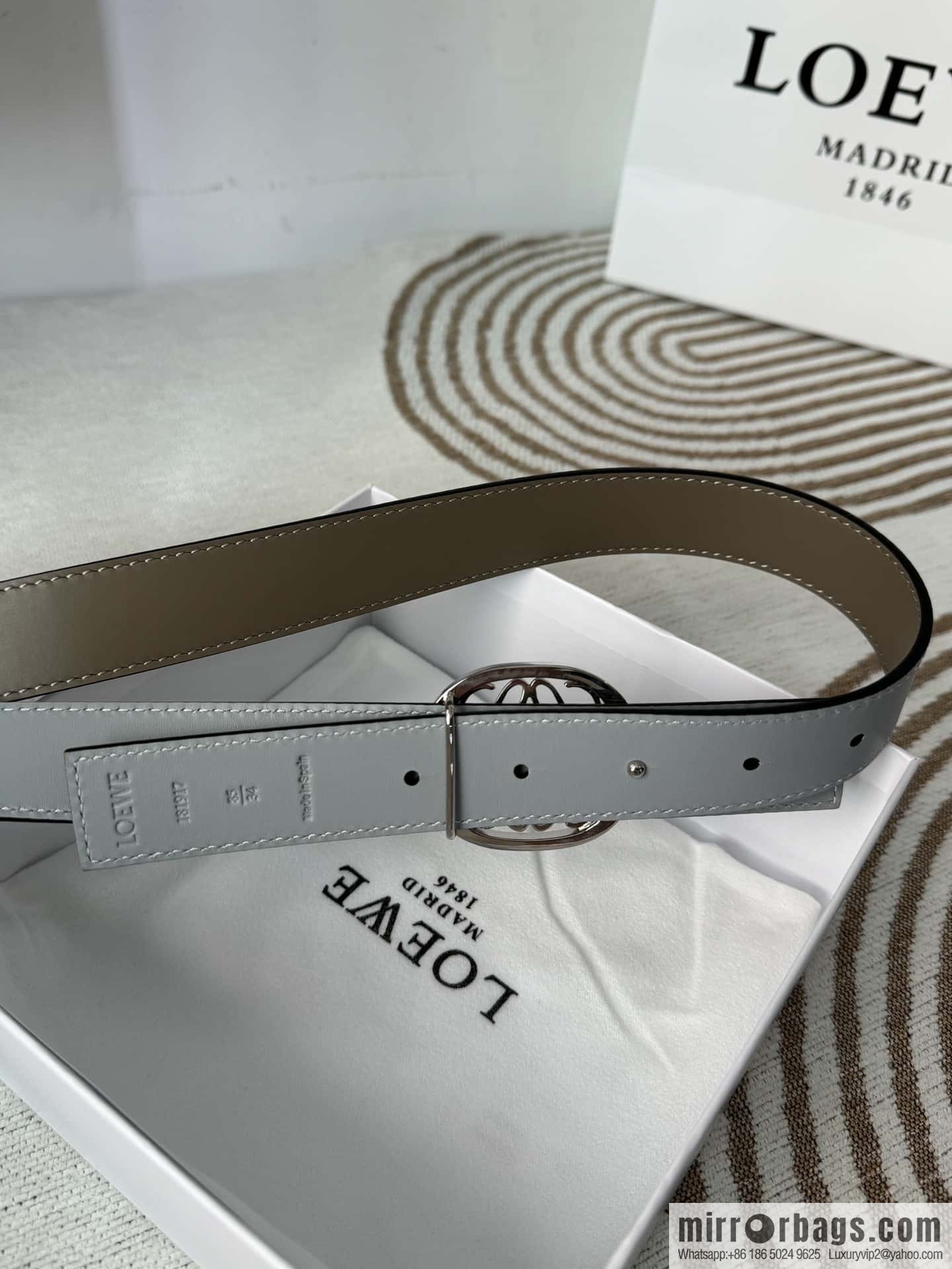 LOEWE Luo Yiwei's new belt smooth cow leather double-sided belt 2.8CM.