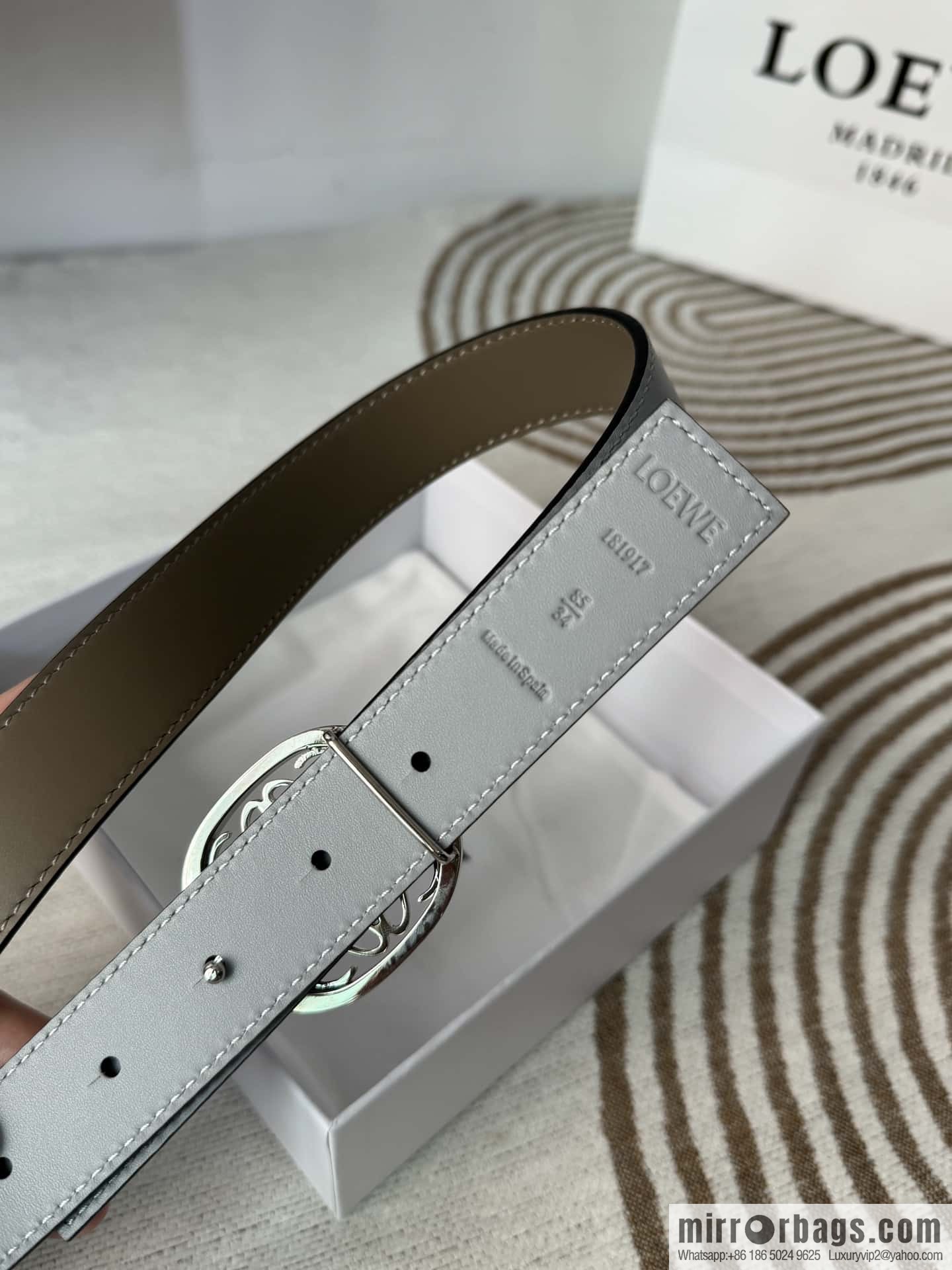 LOEWE Luo Yiwei's new belt smooth cow leather double-sided belt 2.8CM.