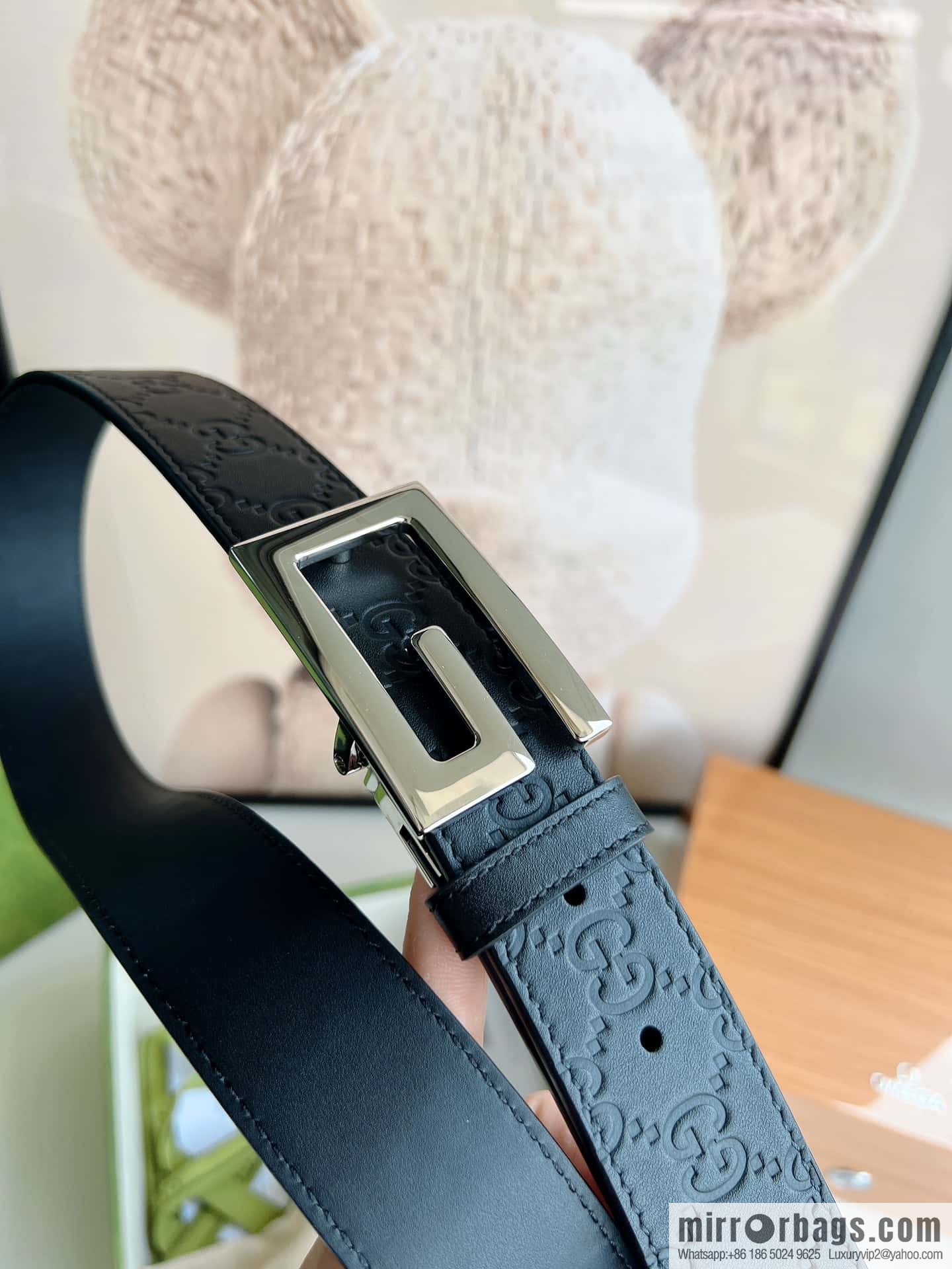 Gucci Gucci G-shaped metal rotating clip buckle, with the first layer of cowhide embossed texture belt 3.5mm