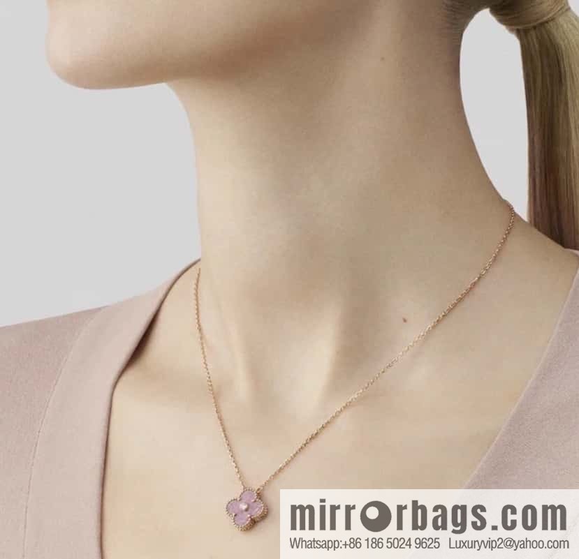 ❗️New ❗️ ☀️ Van Cleef & Arpels Natural Rose Greystone Necklace