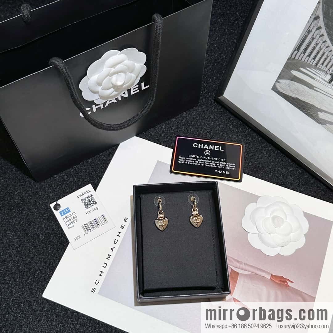 ❗️New ❗️ Chanel stud earrings ☀️ new ☑️ Chanel c2 double c gold peach heart love stud earrings ☀️