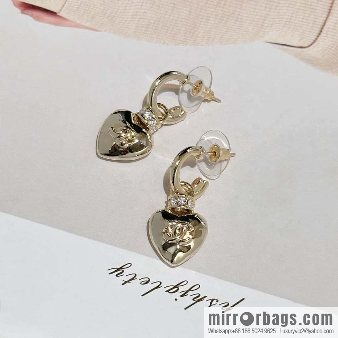 ❗️New ❗️ Chanel stud earrings ☀️ new ☑️ Chanel c2 double c gold peach heart love stud earrings ☀️
