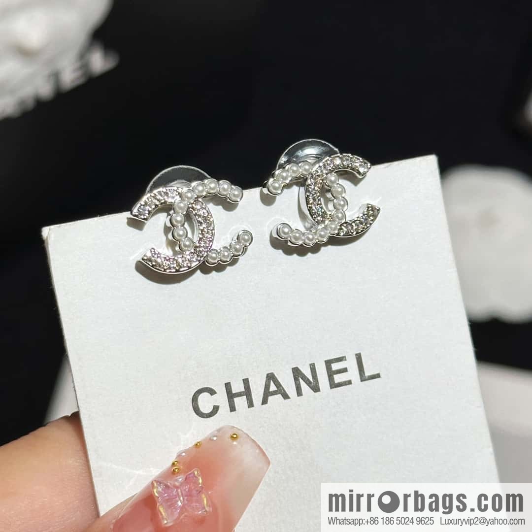 ❗️New ❗️ Chanel stud earrings ☀️ new ☑️ Chanel c1 double c half pearl half diamond stud earrings ☀️