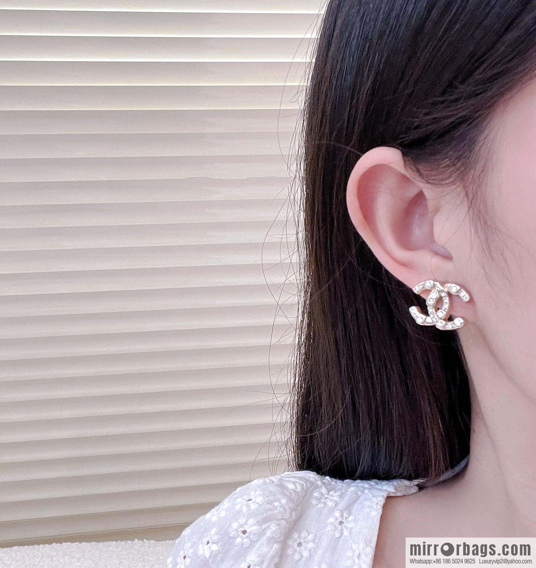 ❗️New ❗️ Chanel stud earrings ☀️ new ☑️ Chanel c1 double c gold size diamond stud earrings ☀️