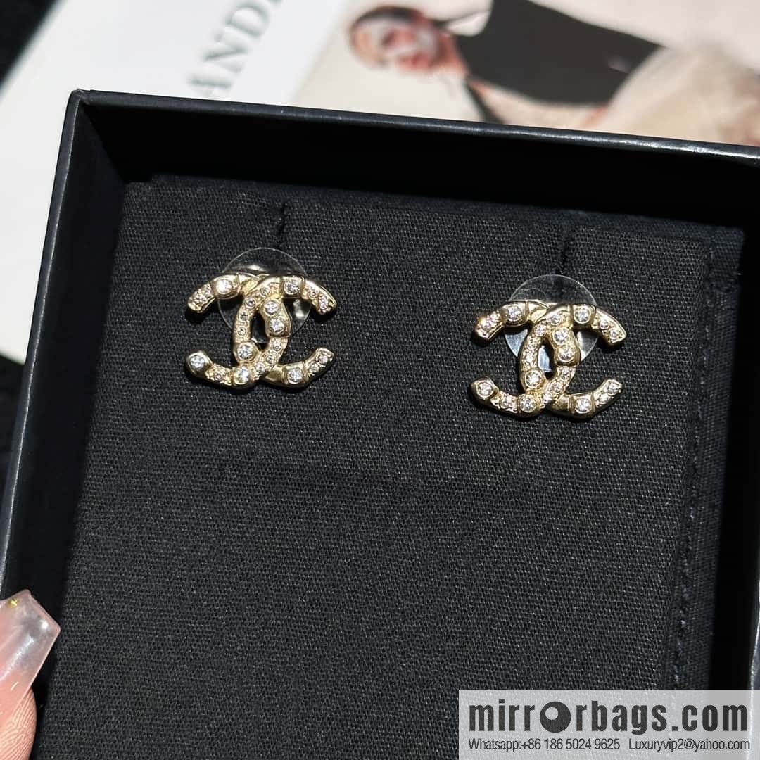 ❗️New ❗️ Chanel stud earrings ☀️ new ☑️ Chanel c1 double c gold size diamond stud earrings ☀️