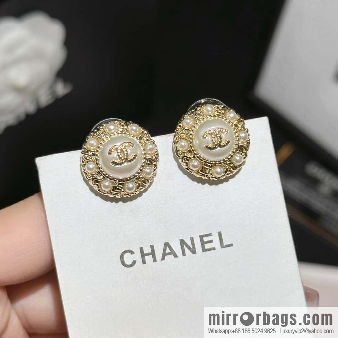 ❗️New ❗️ Chanel stud earrings ☀️ new ☑️ Chanel c1 double c pearl camellia stud earrings ☀️